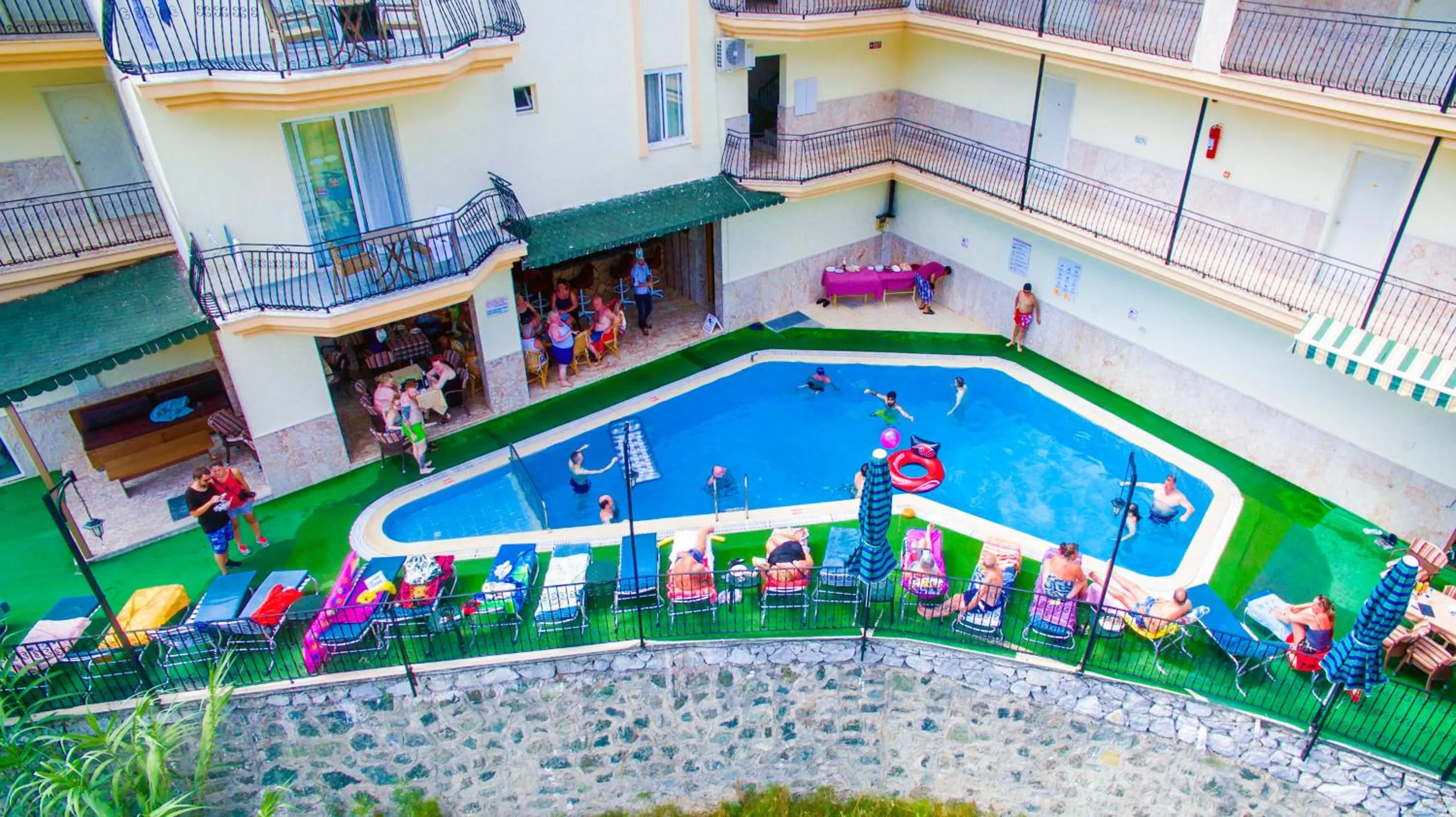 Swimming pool in Ozlem 2 Apart Hotel