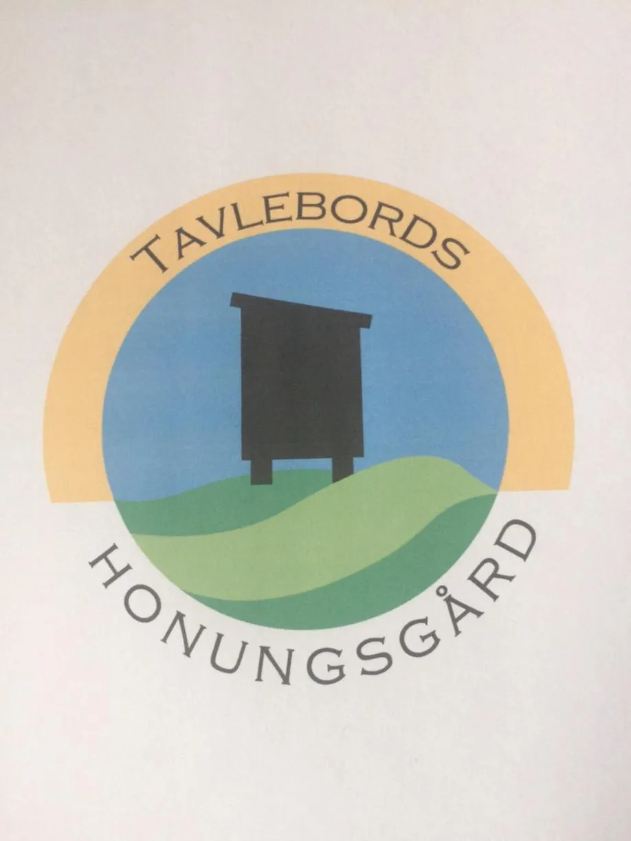 Property logo or sign in Tavlebords Honungsgård