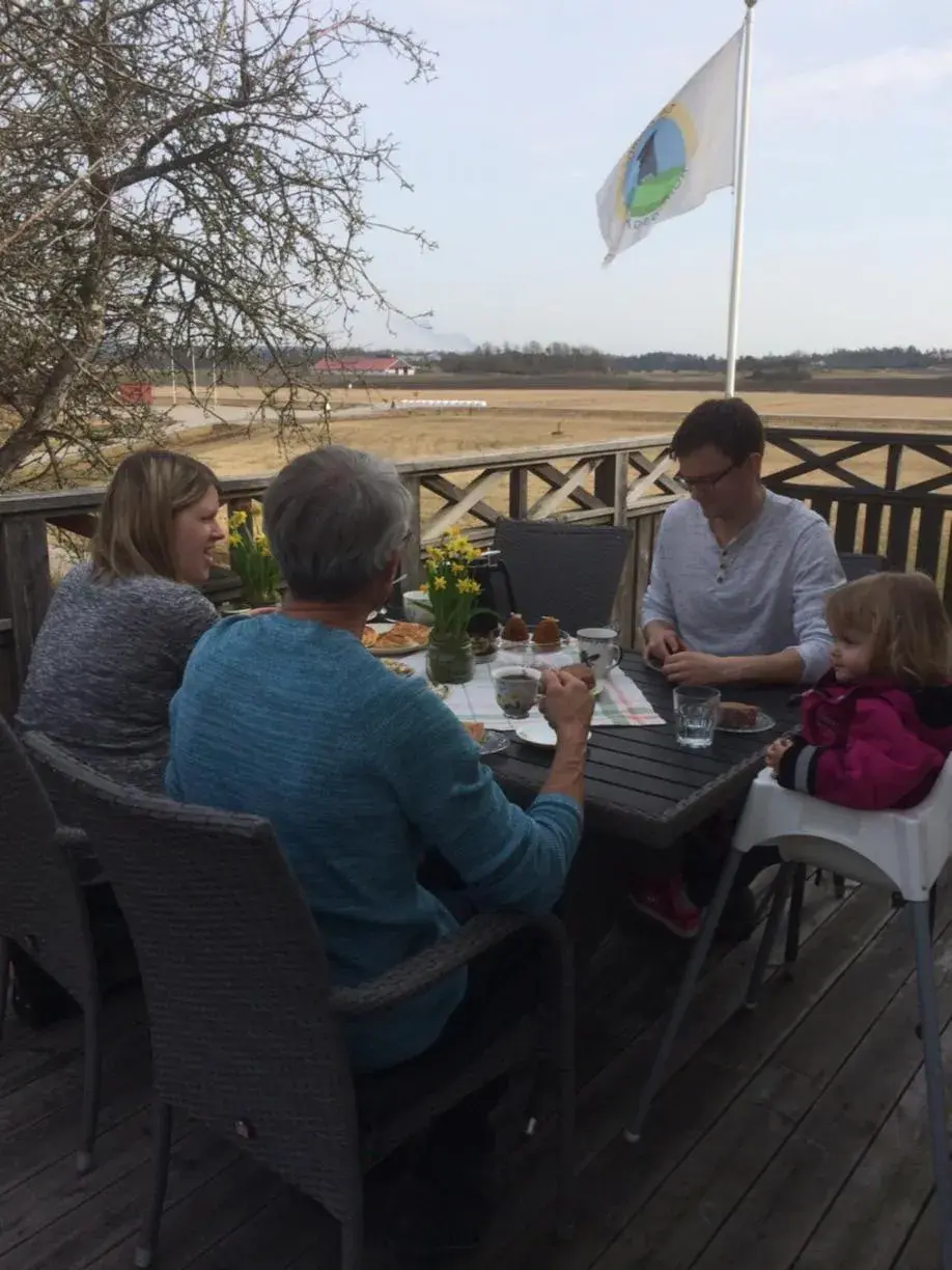 Family Room with Terrace in Tavlebords Honungsgård Family Room with Terrace in Tavlebords Honungsgård
