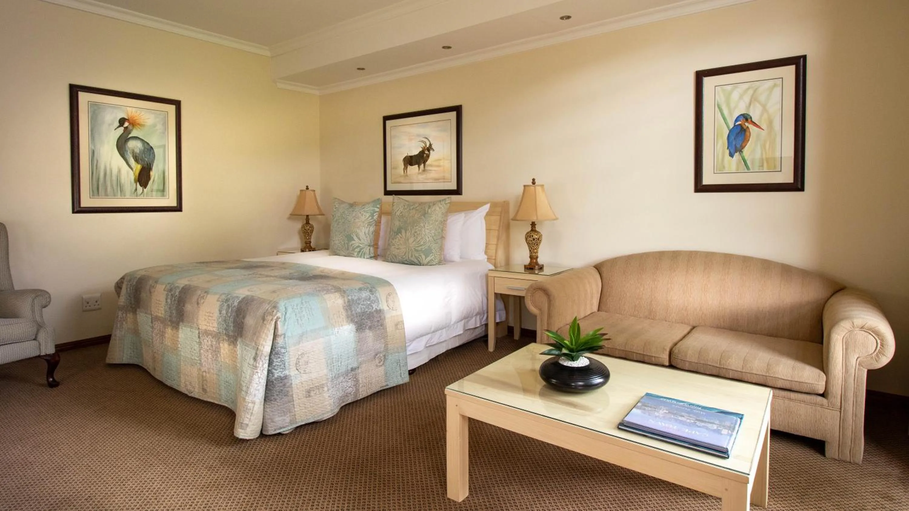 Photo of the whole room, Bed in Glen Avon Lodge Boutique Hotel