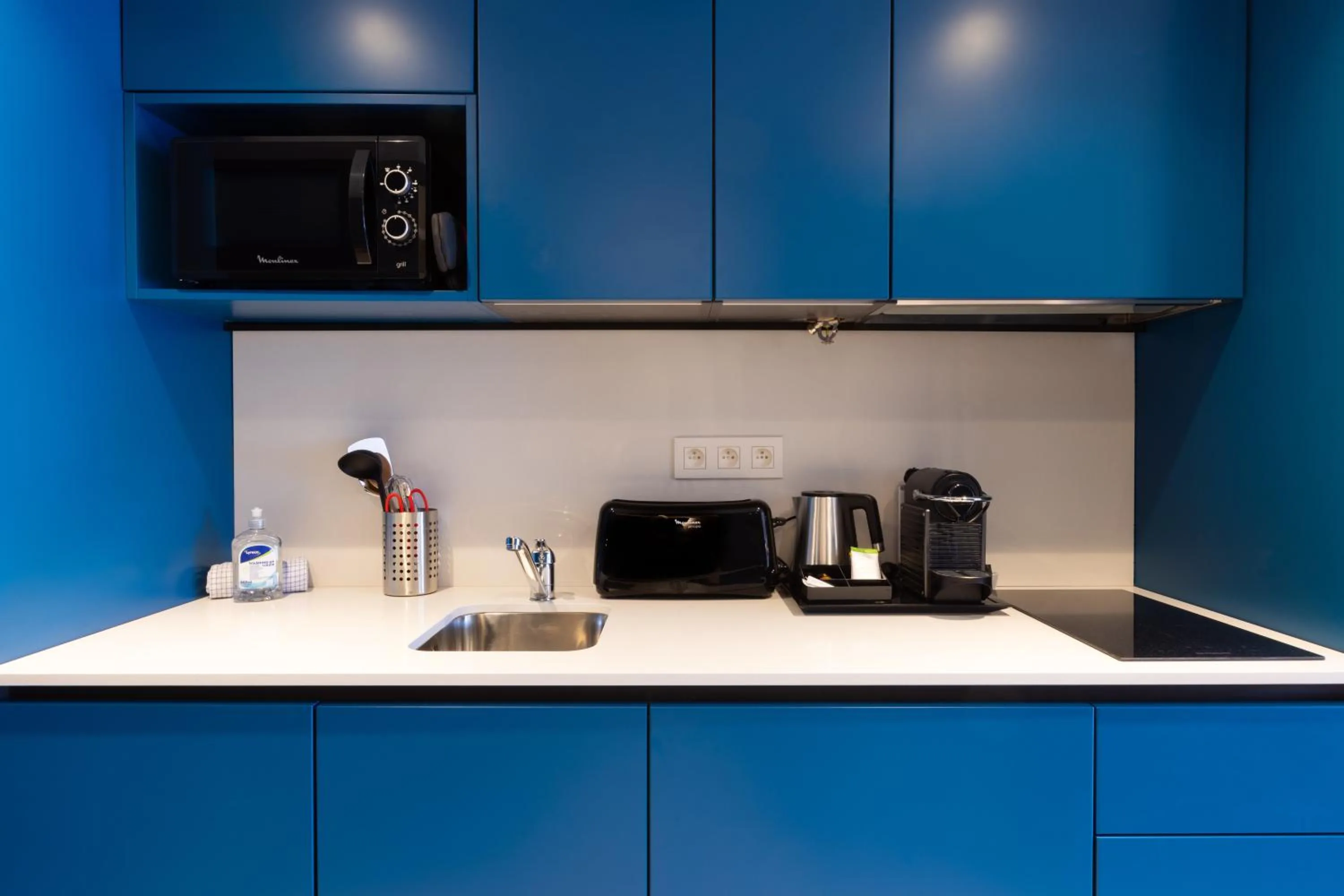 Kitchen or kitchenette in Staybridge Suites - Cannes Centre by IHG