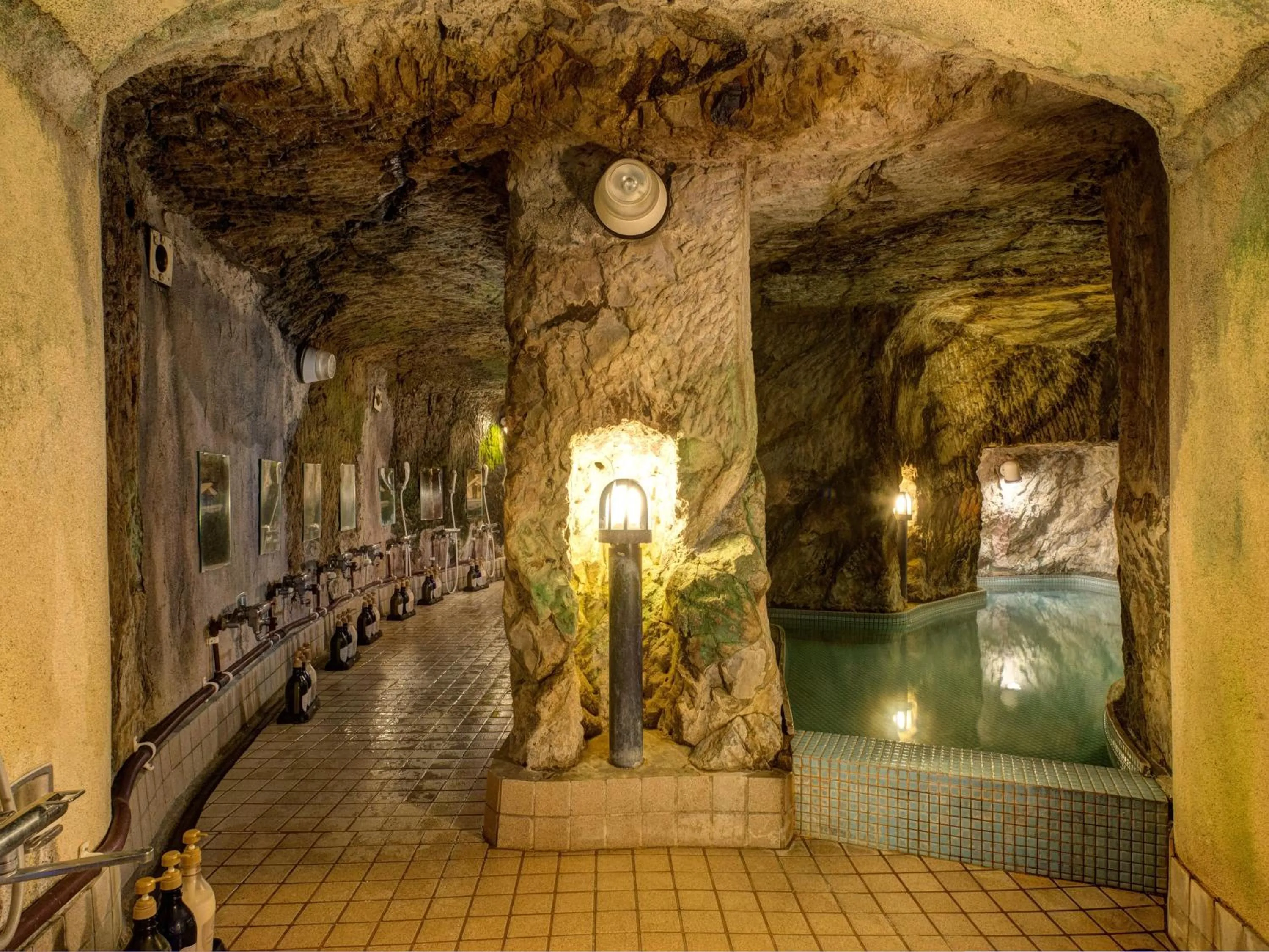 Spa and wellness centre/facilities in Iwamotoro