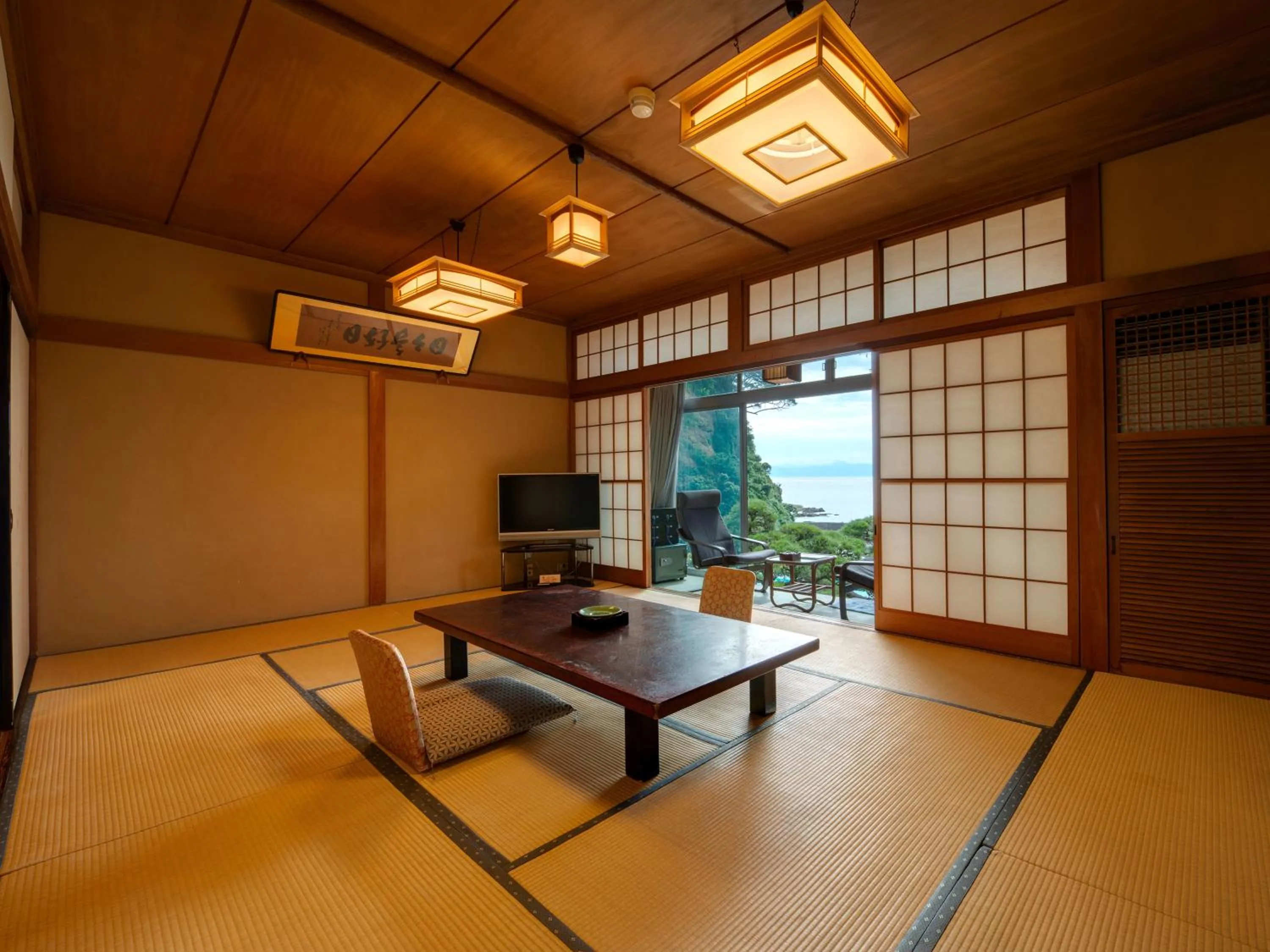 Photo of the whole room in Iwamotoro