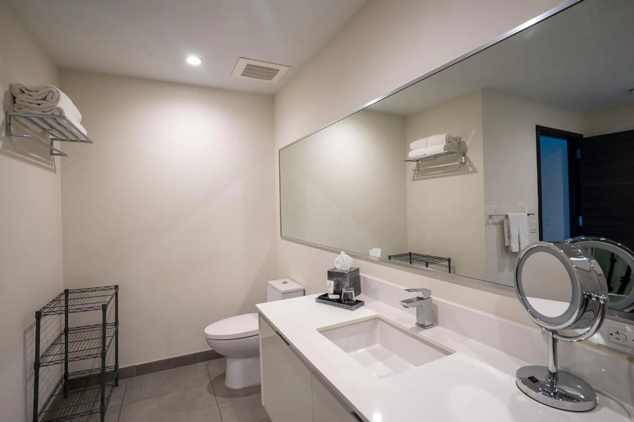 Toilet in Global Rent Apart - Costa Hollywood