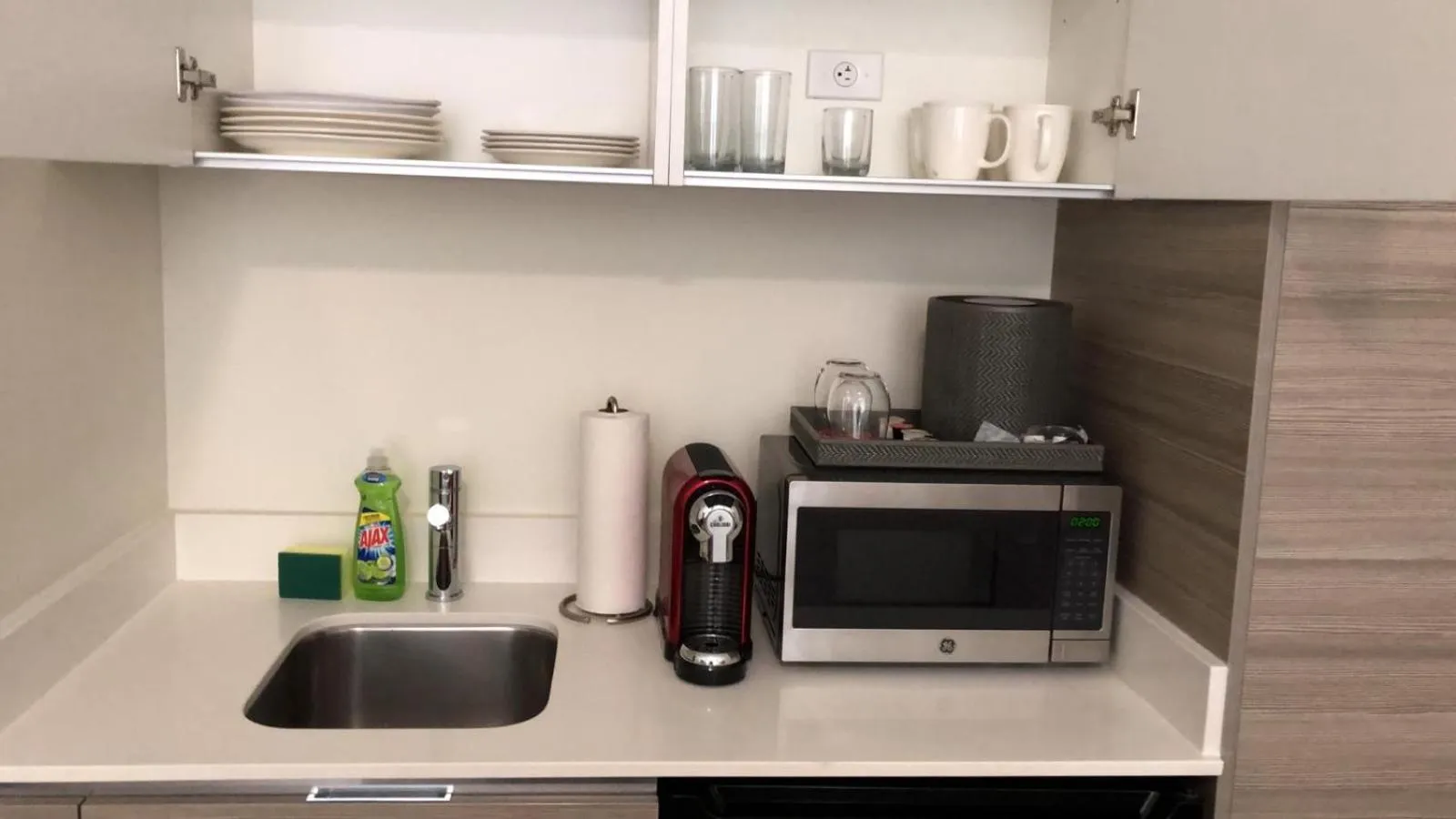 Coffee/tea facilities in Global Rent Apart - Costa Hollywood