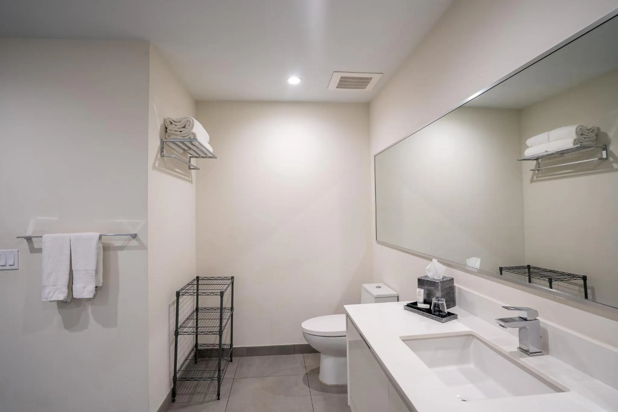Bathroom in Global Rent Apart - Costa Hollywood