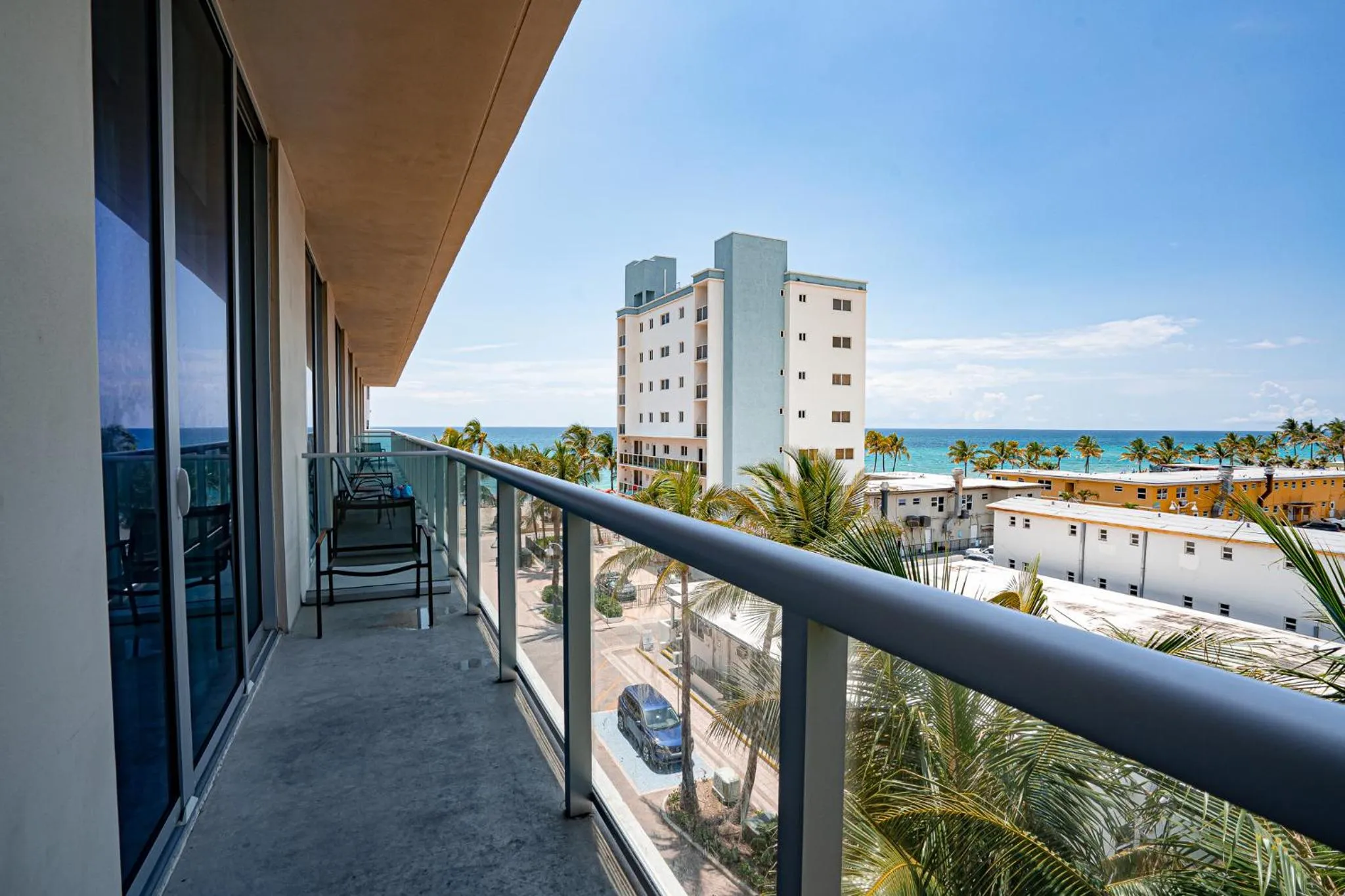 Day in Global Rent Apart - Costa Hollywood