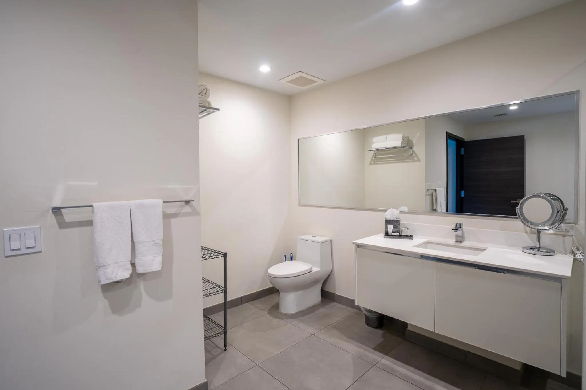 Shower in Global Rent Apart - Costa Hollywood