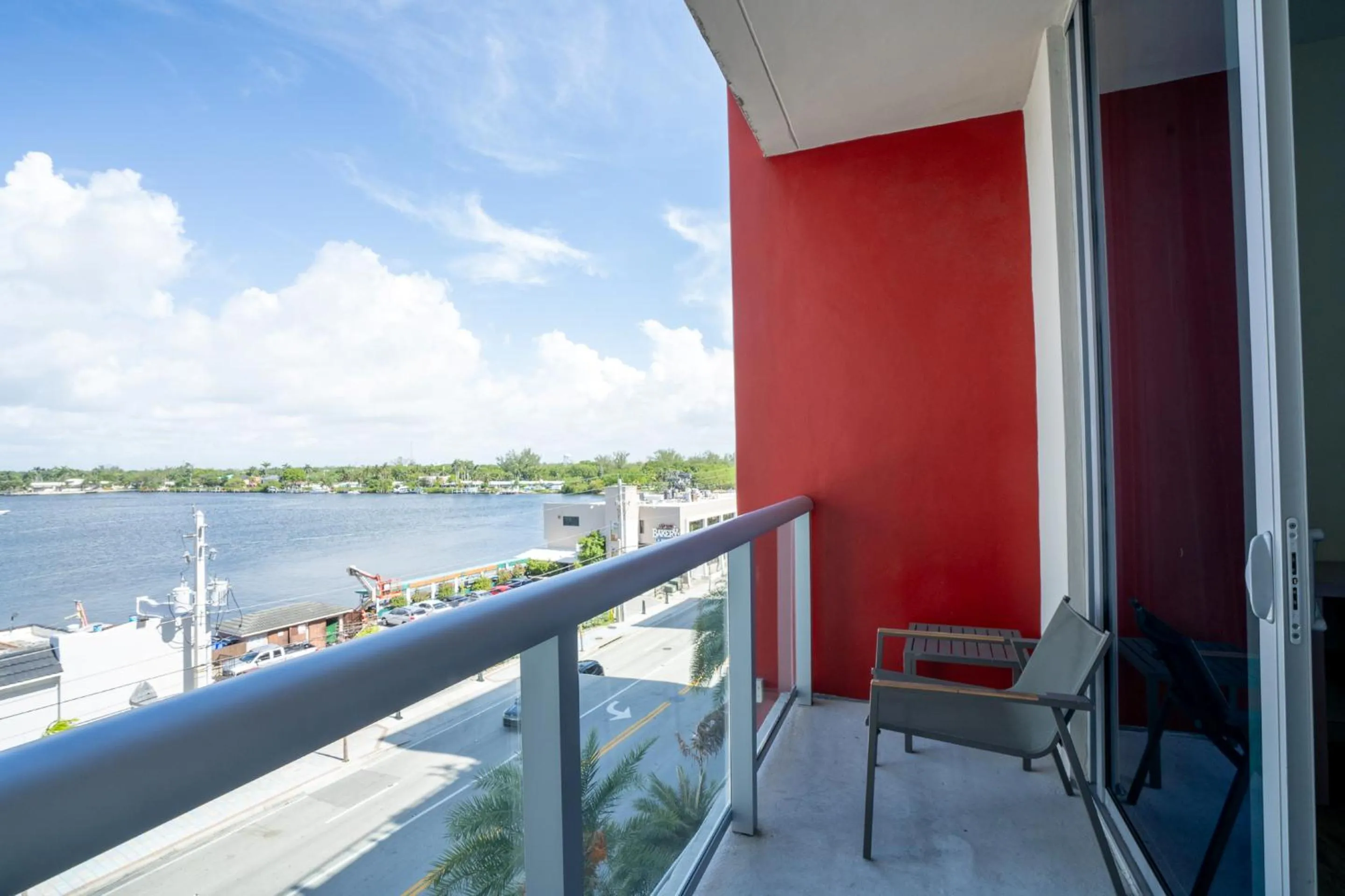 Day in Global Rent Apart - Costa Hollywood