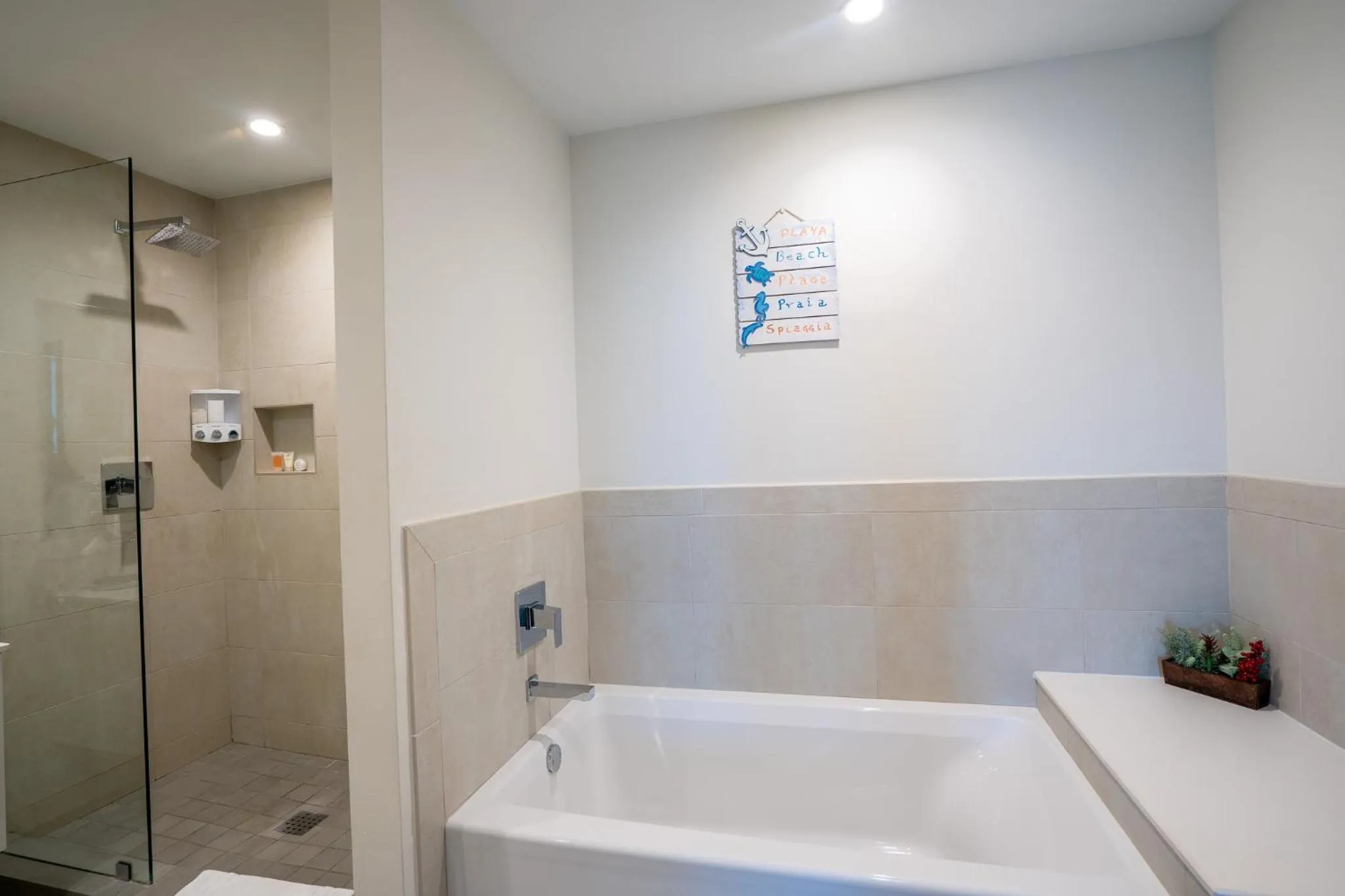 Shower in Global Rent Apart - Costa Hollywood