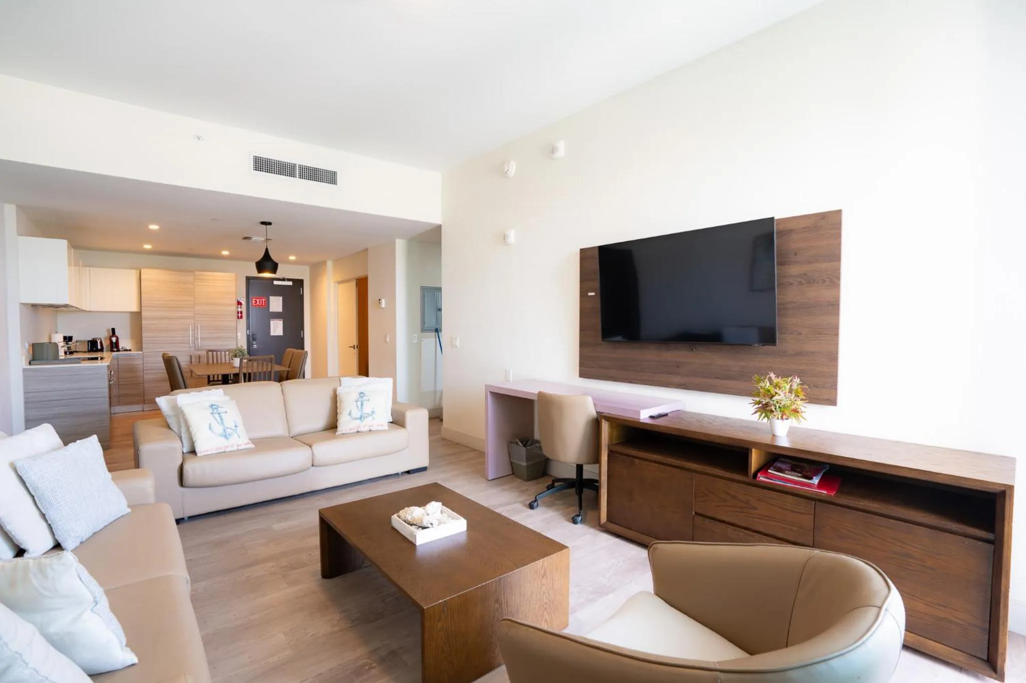 Communal lounge/ TV room in Global Rent Apart - Costa Hollywood