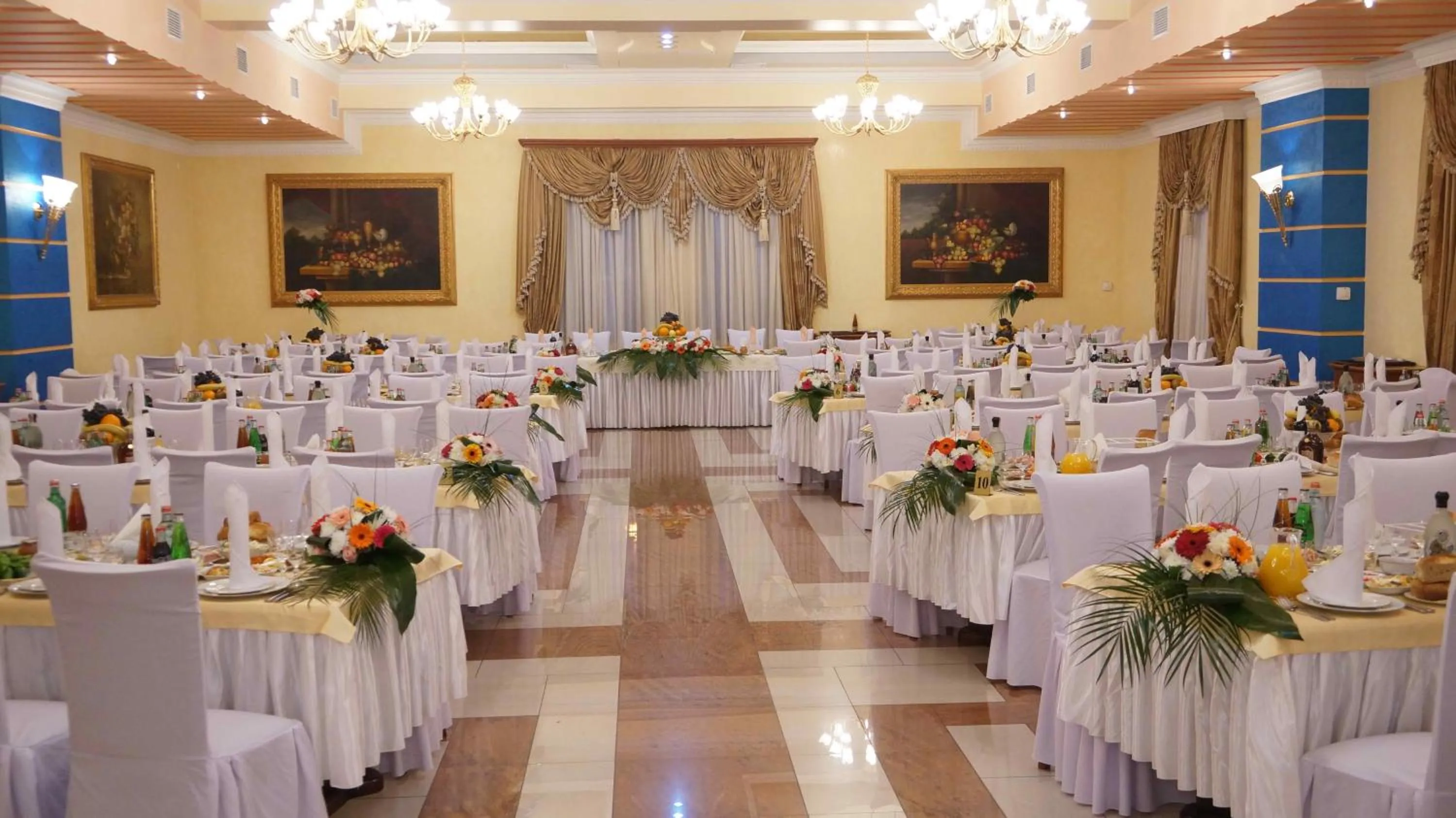 Restaurant/places to eat in Armenian Royal Palace