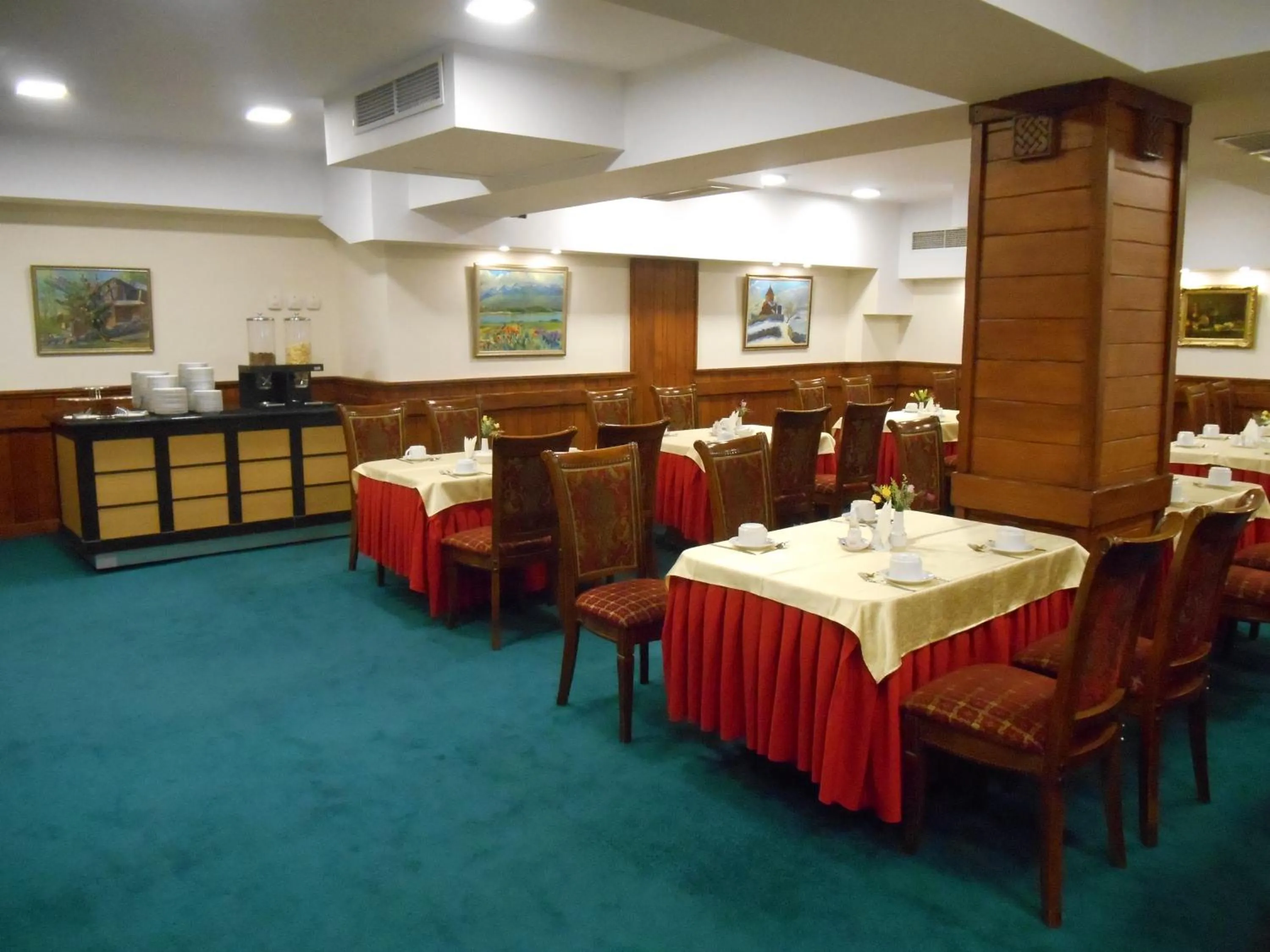 Restaurant/places to eat in Armenian Royal Palace