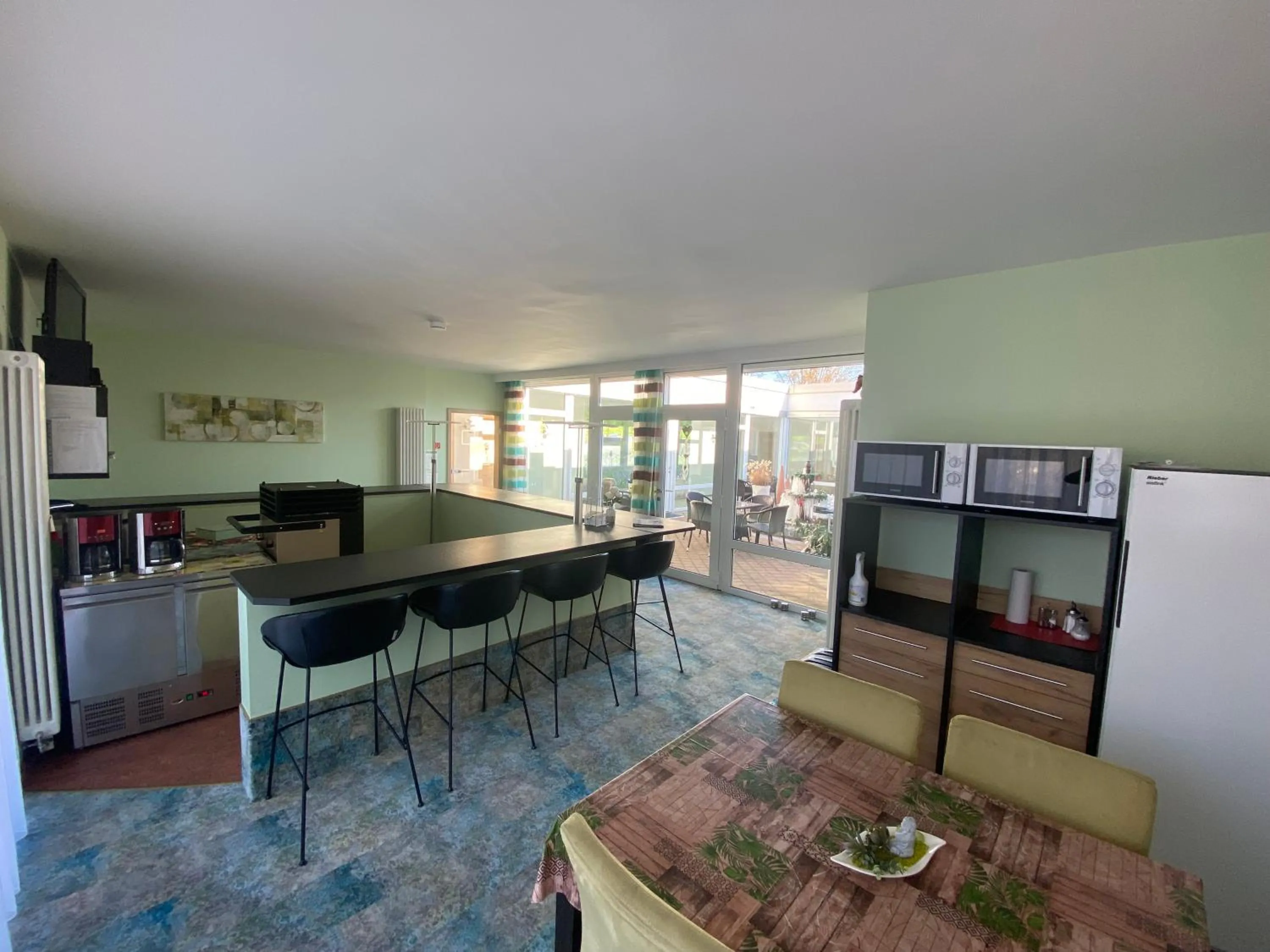 Breakfast in Atrium Garni