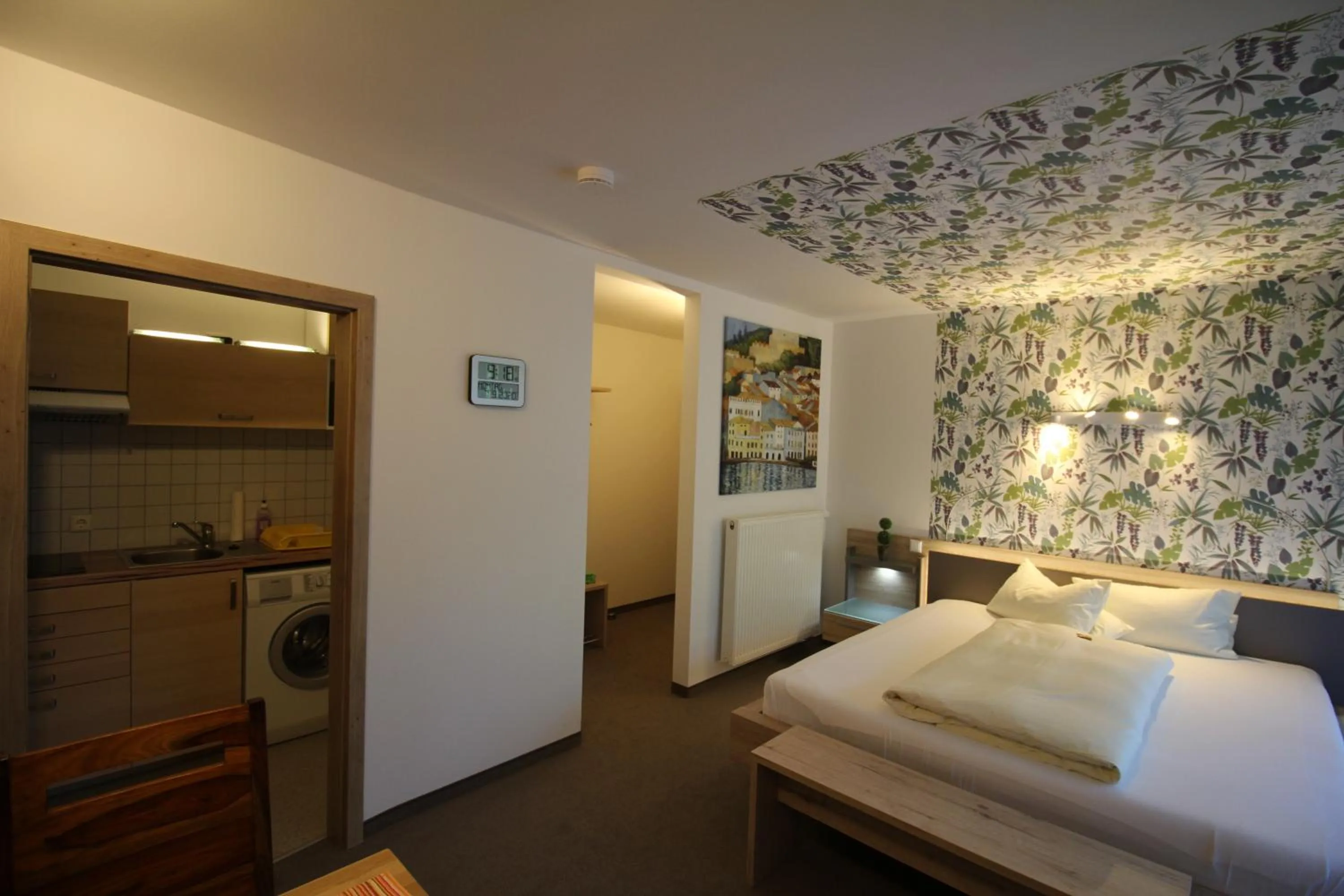 Kitchen or kitchenette, Bed in Atrium Garni