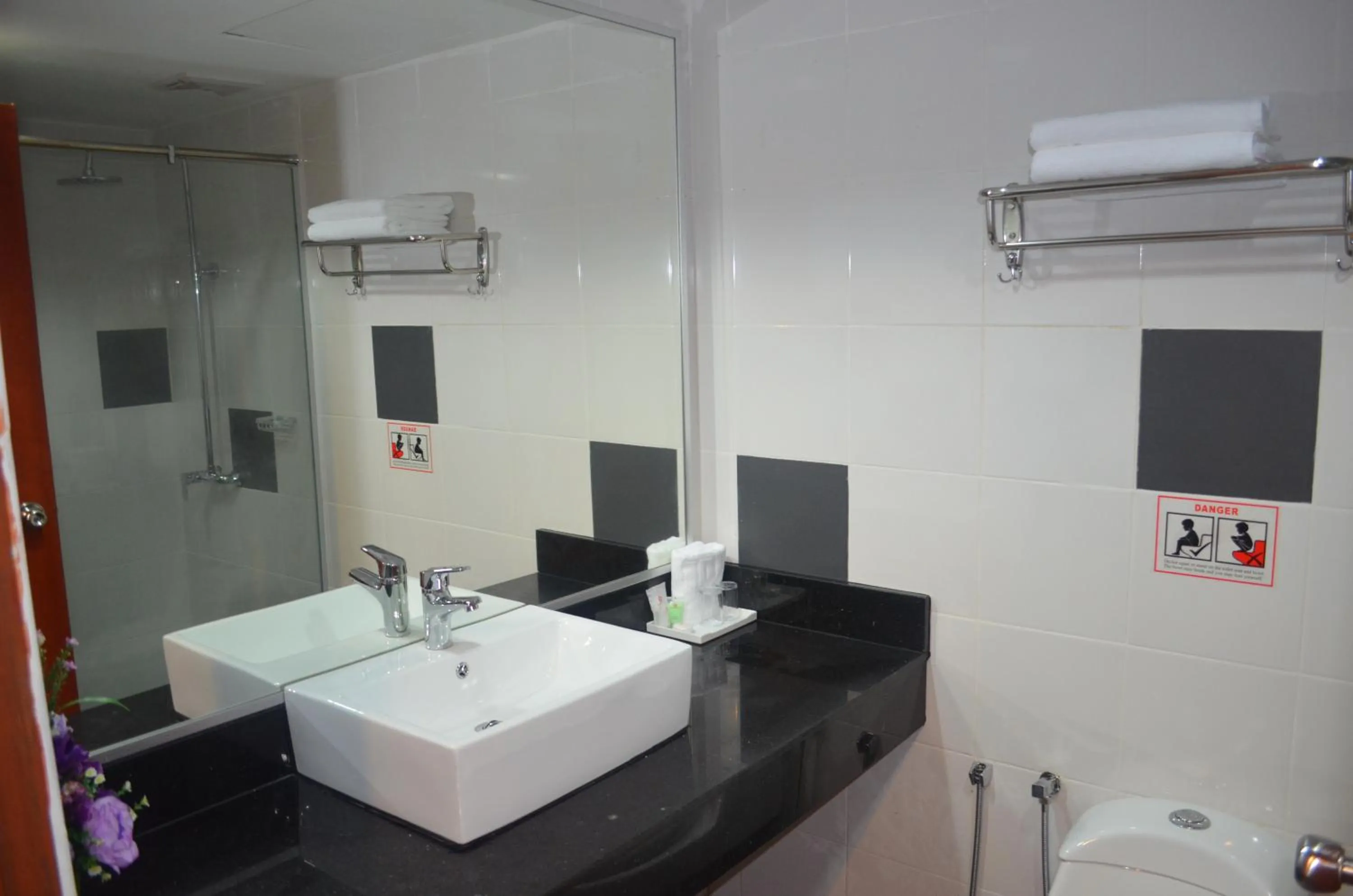 Bathroom in TD Mutiara Hotel Semporna