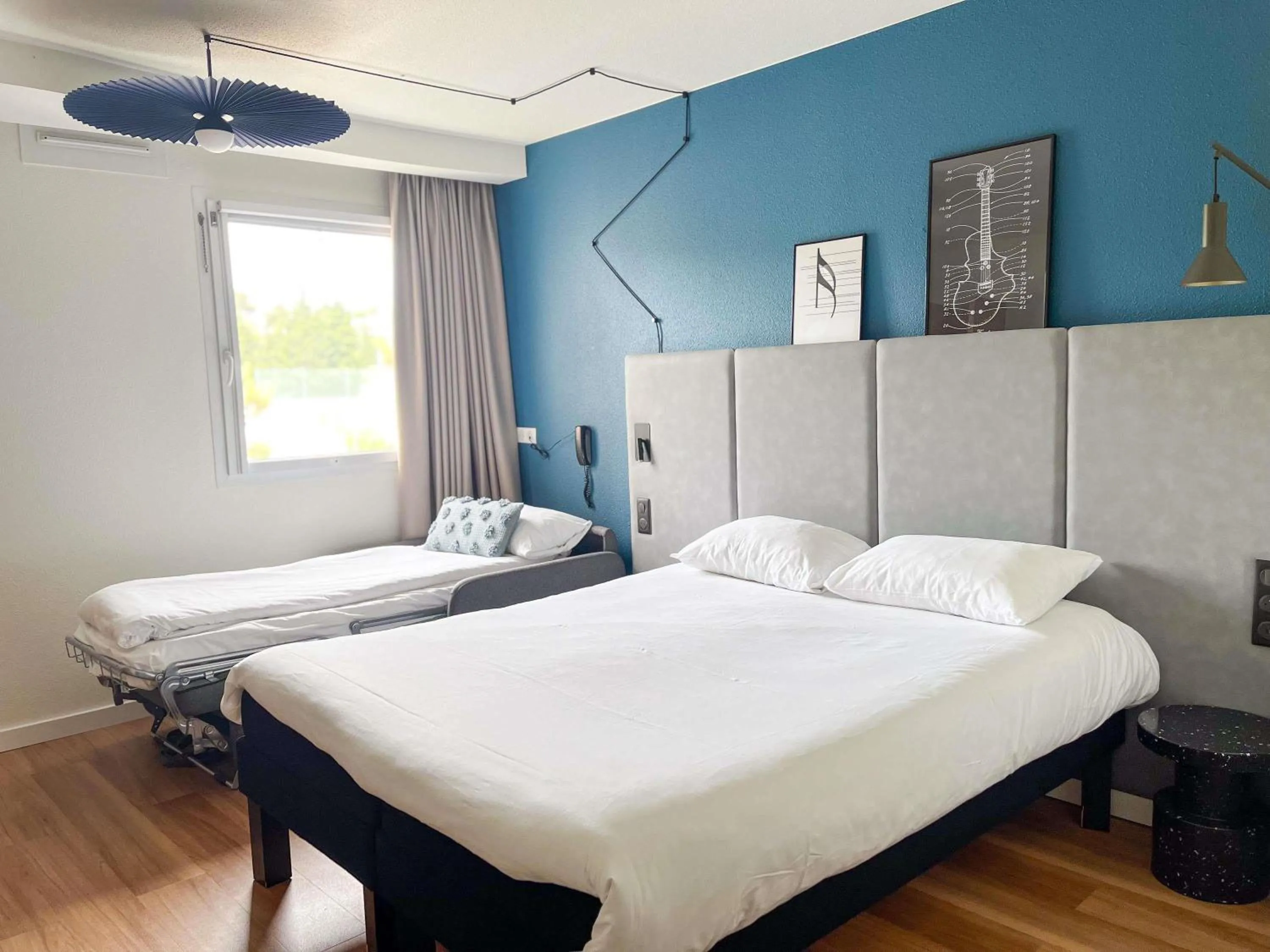 Bedroom, Bed in ibis Martigues Centre