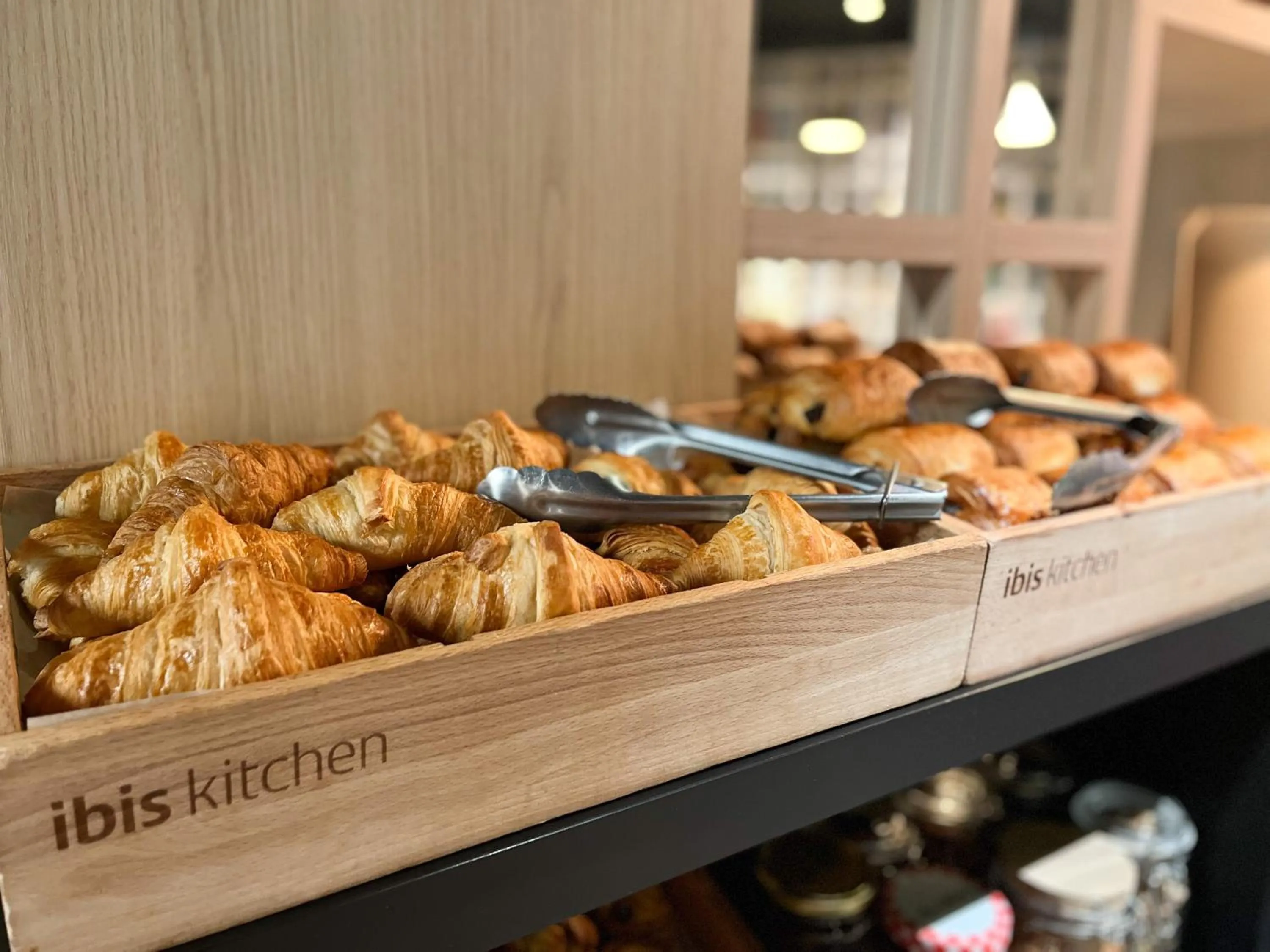 Buffet breakfast in ibis Martigues Centre