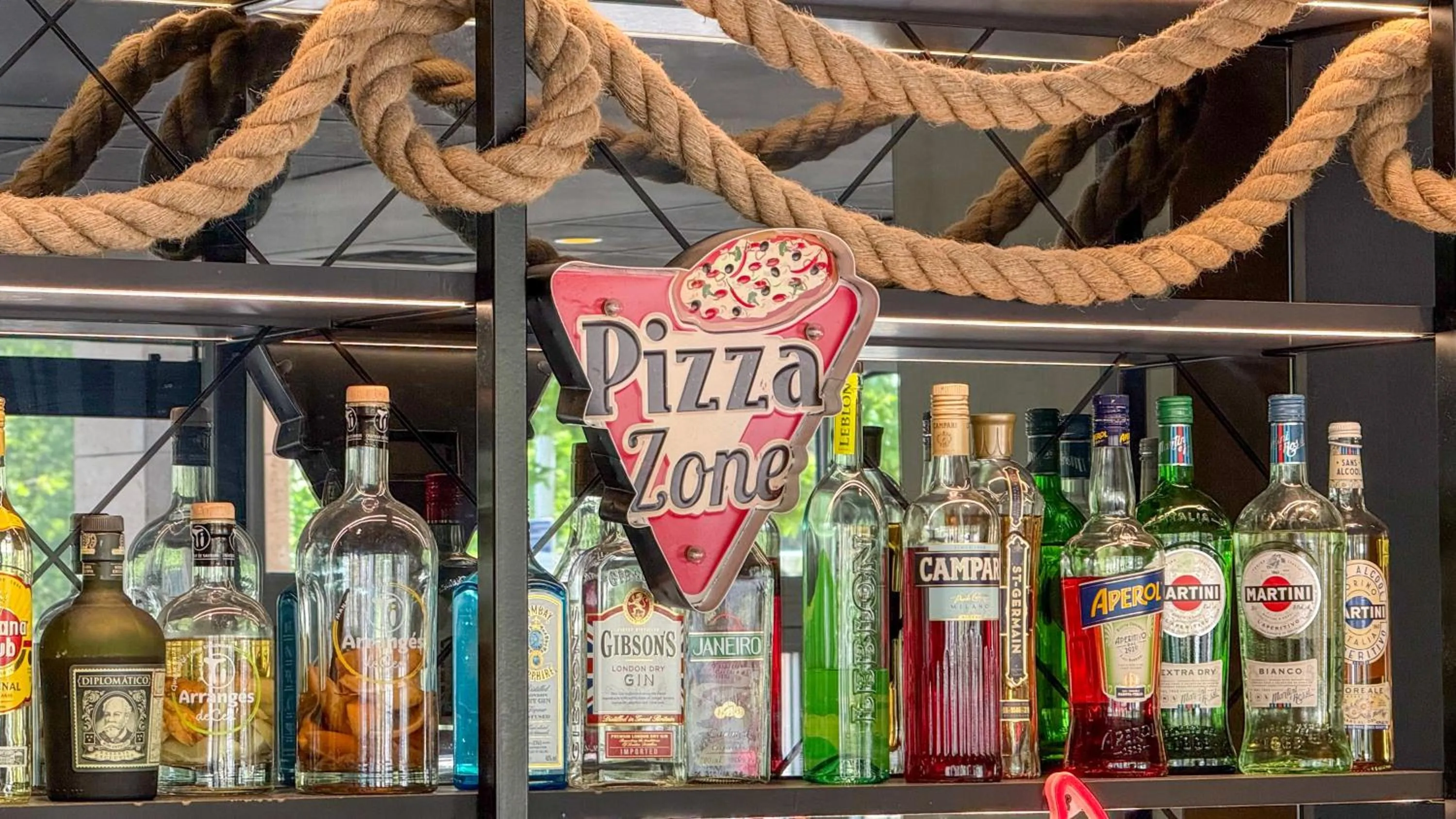 Lounge or bar in ibis Martigues Centre