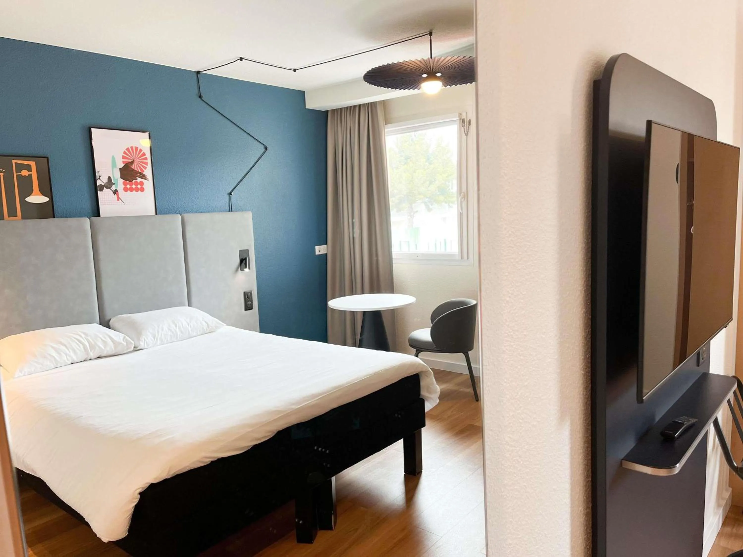 Bedroom, Bed in ibis Martigues Centre