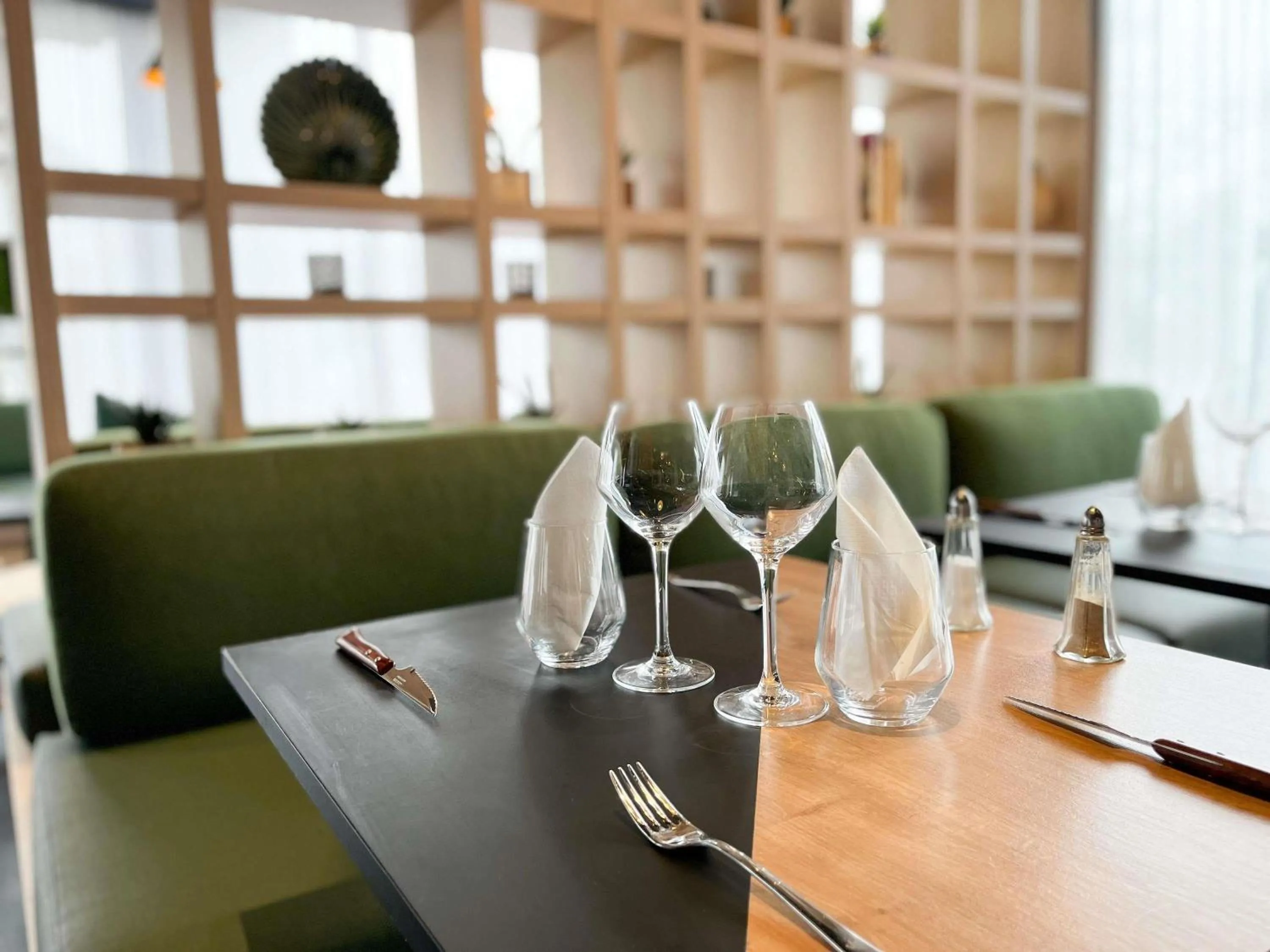 Restaurant/places to eat in ibis Martigues Centre