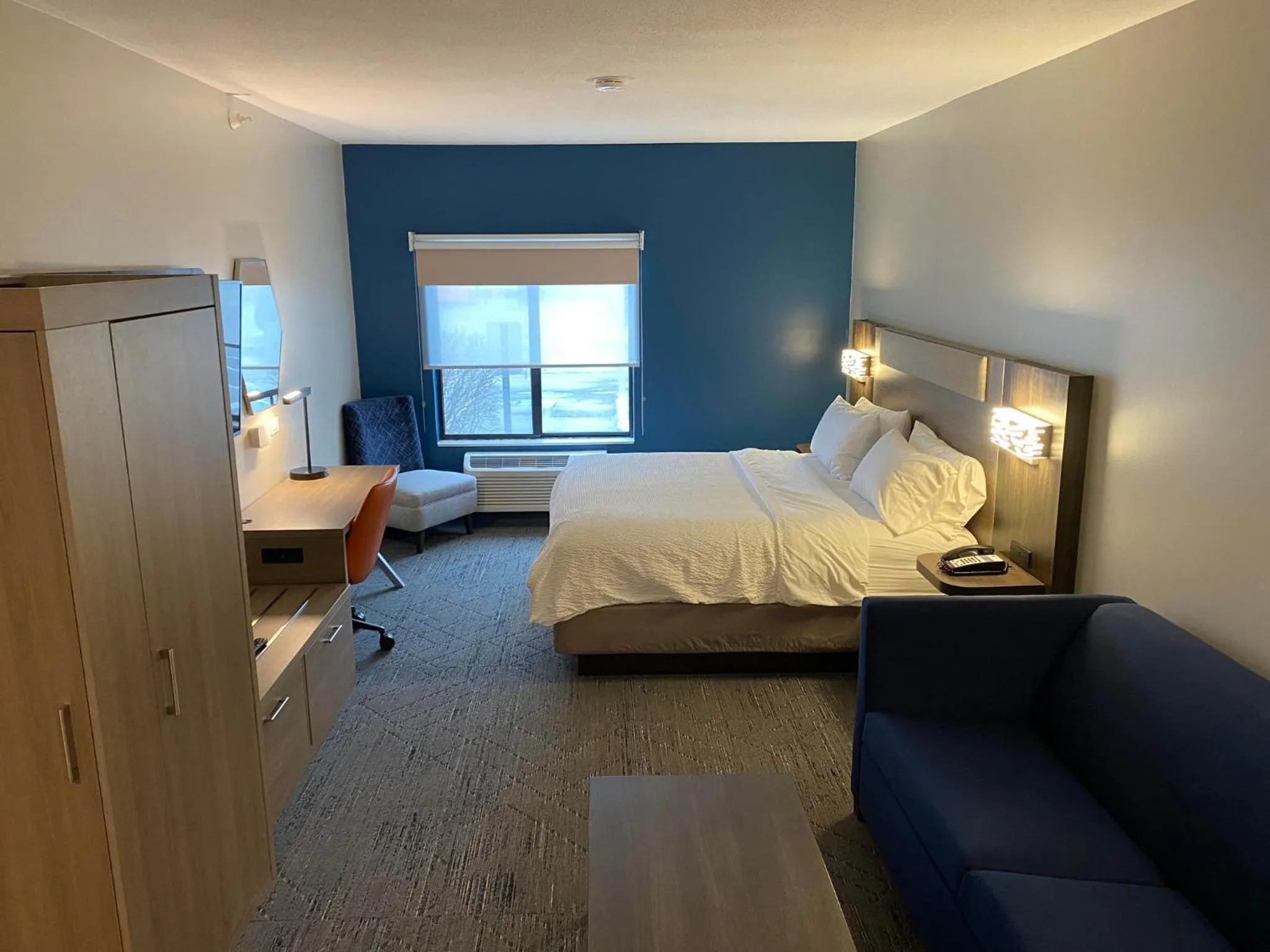 Photo of the whole room, Bed in Holiday Inn Express Plymouth by IHG