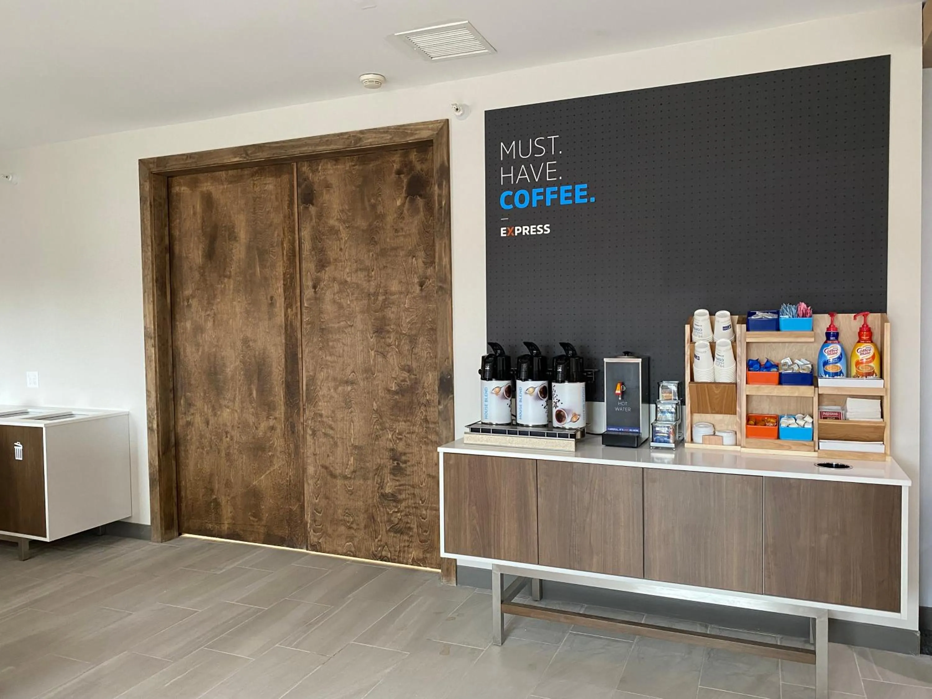 Coffee/tea facilities in Holiday Inn Express Plymouth by IHG