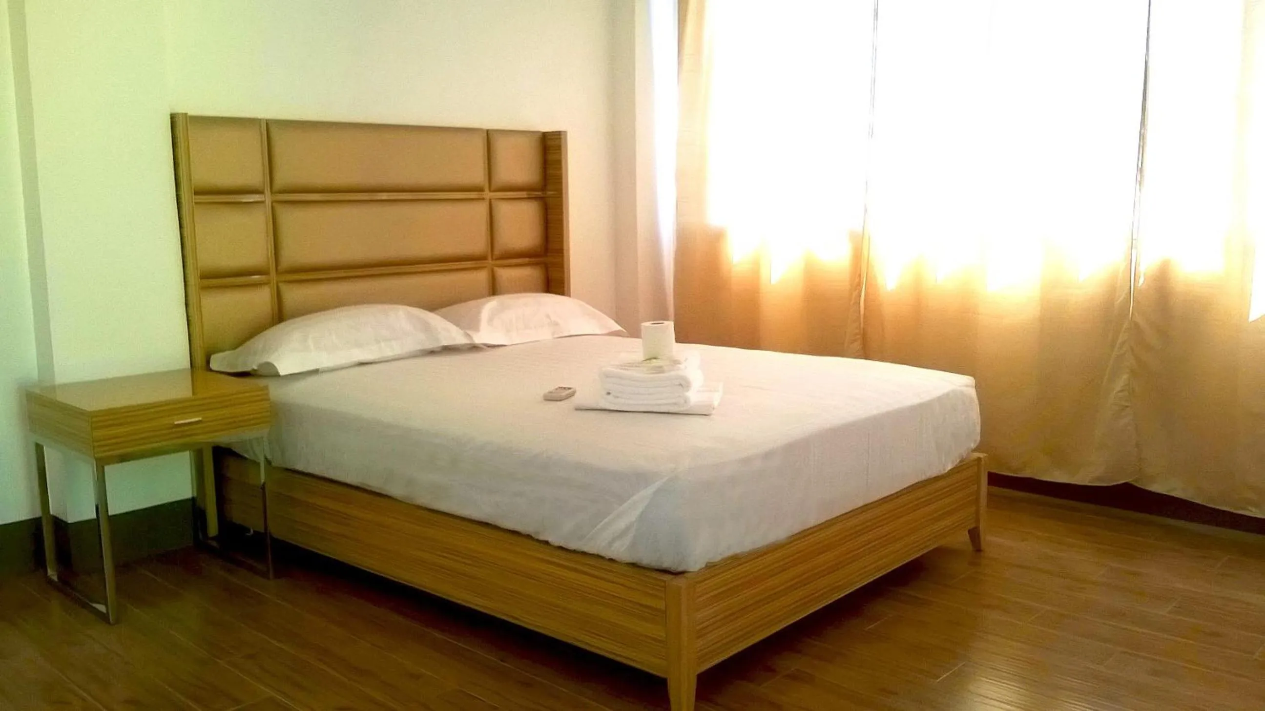 Bed in Meaco Hotel - Anilao