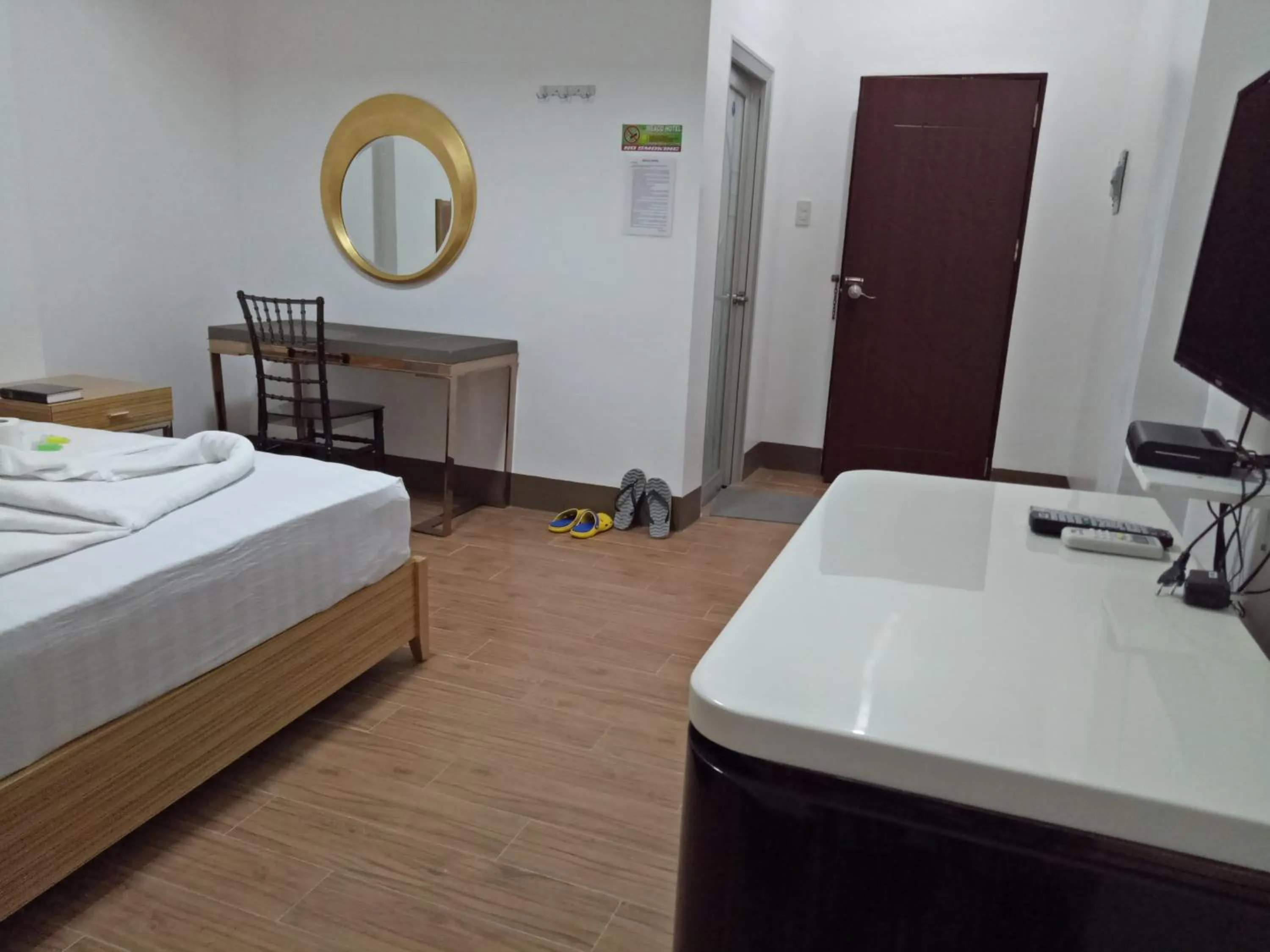 Bed in Meaco Hotel - Anilao