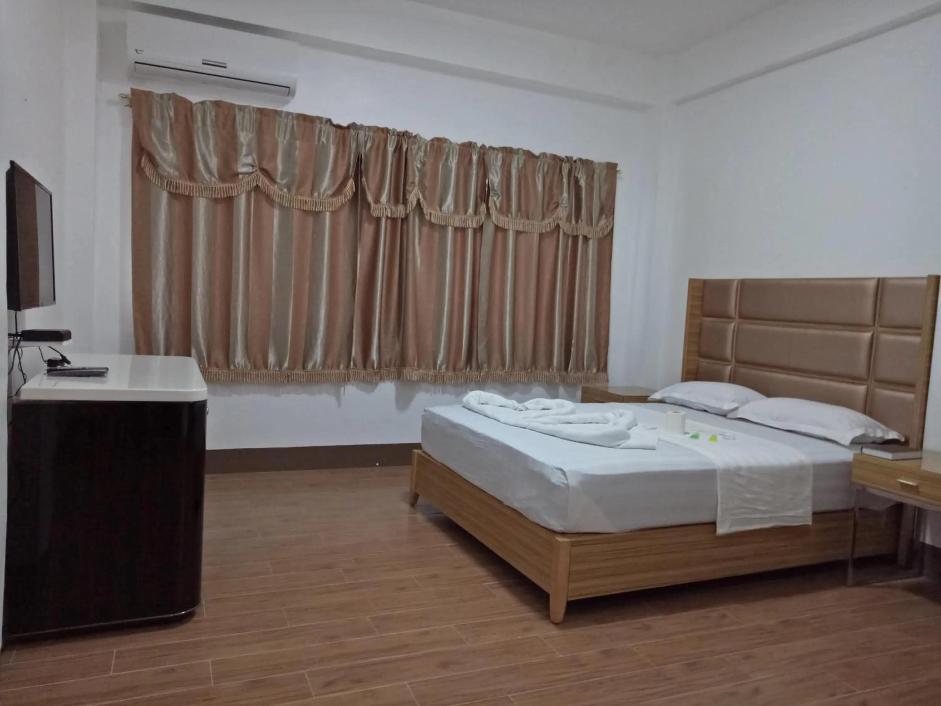 Bed in Meaco Hotel - Anilao