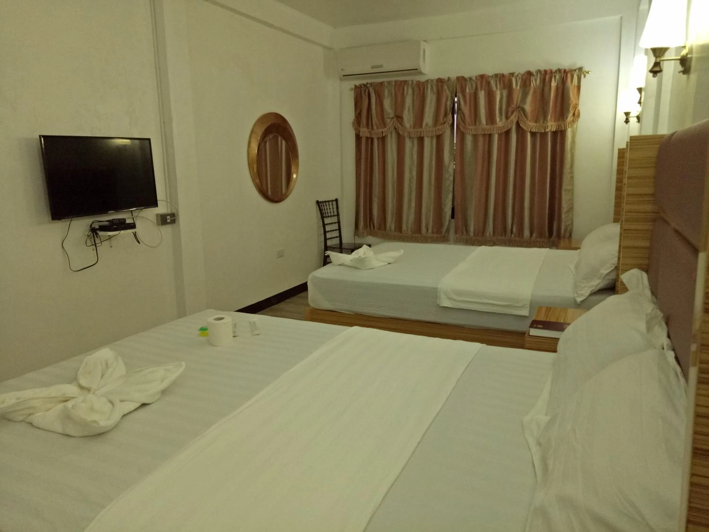 Bed in Meaco Hotel - Anilao