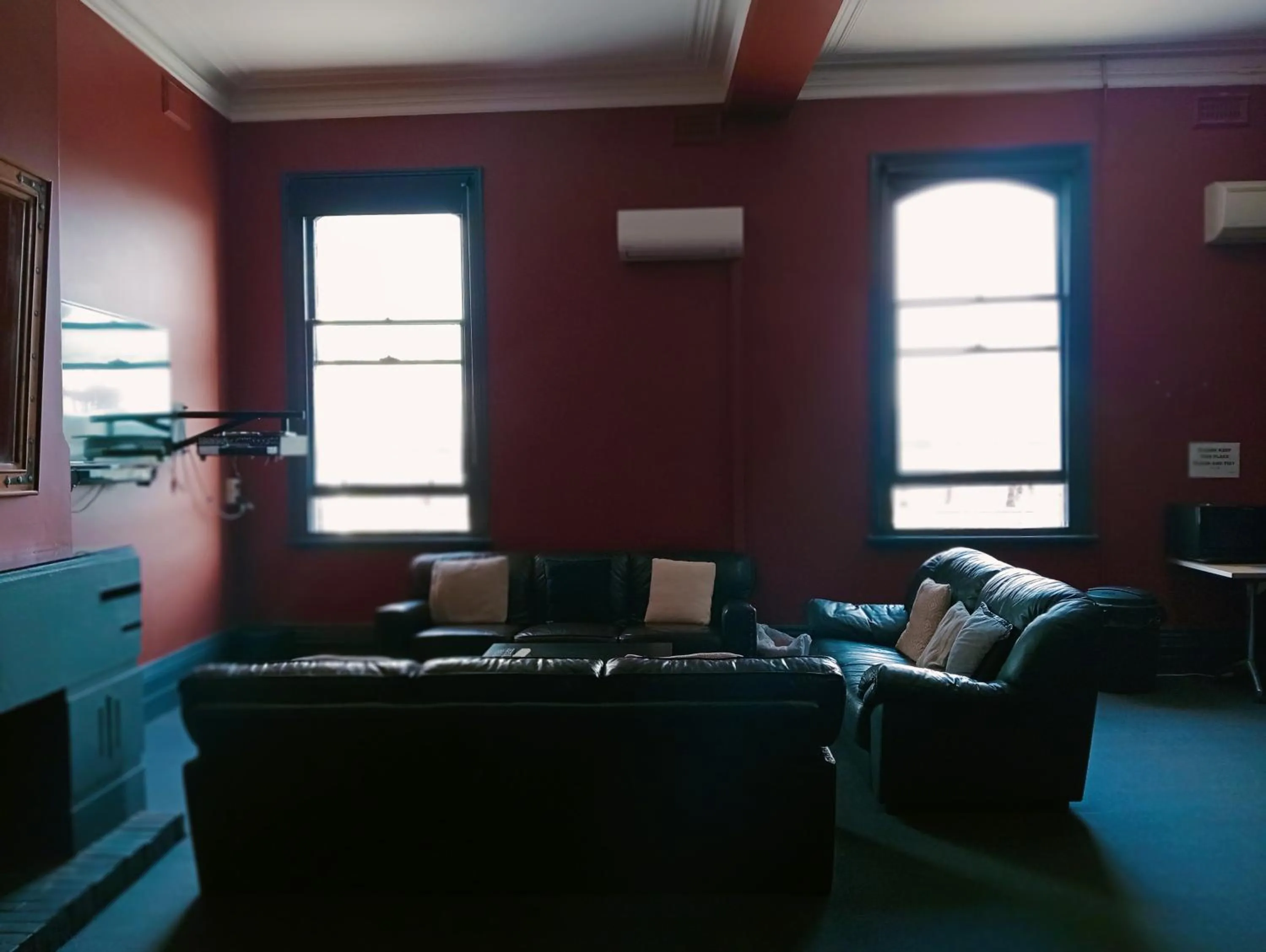 Communal lounge/ TV room in Australia Hotel Fremantle