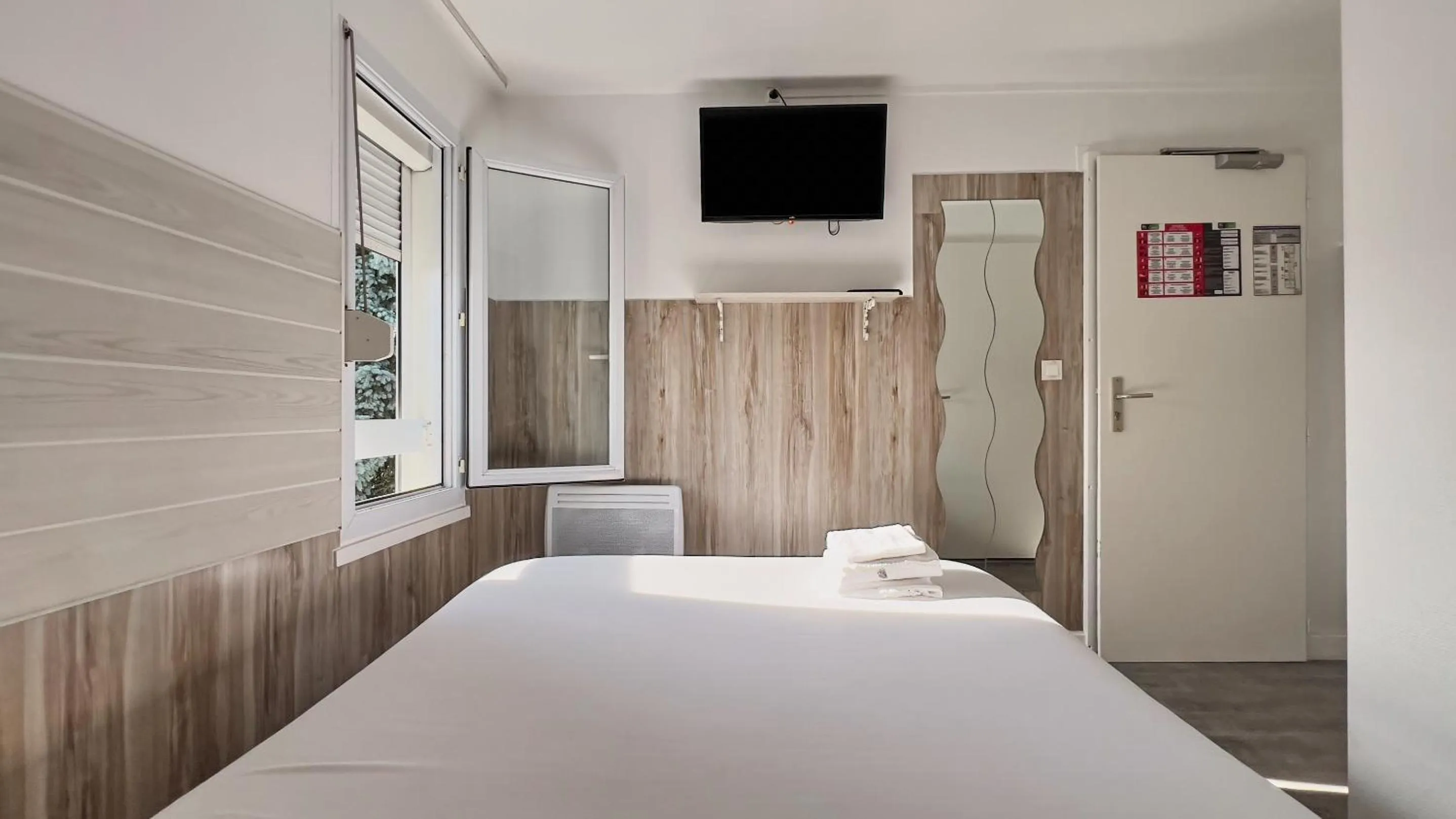 Bed in Fasthotel La Roche-sur-Yon