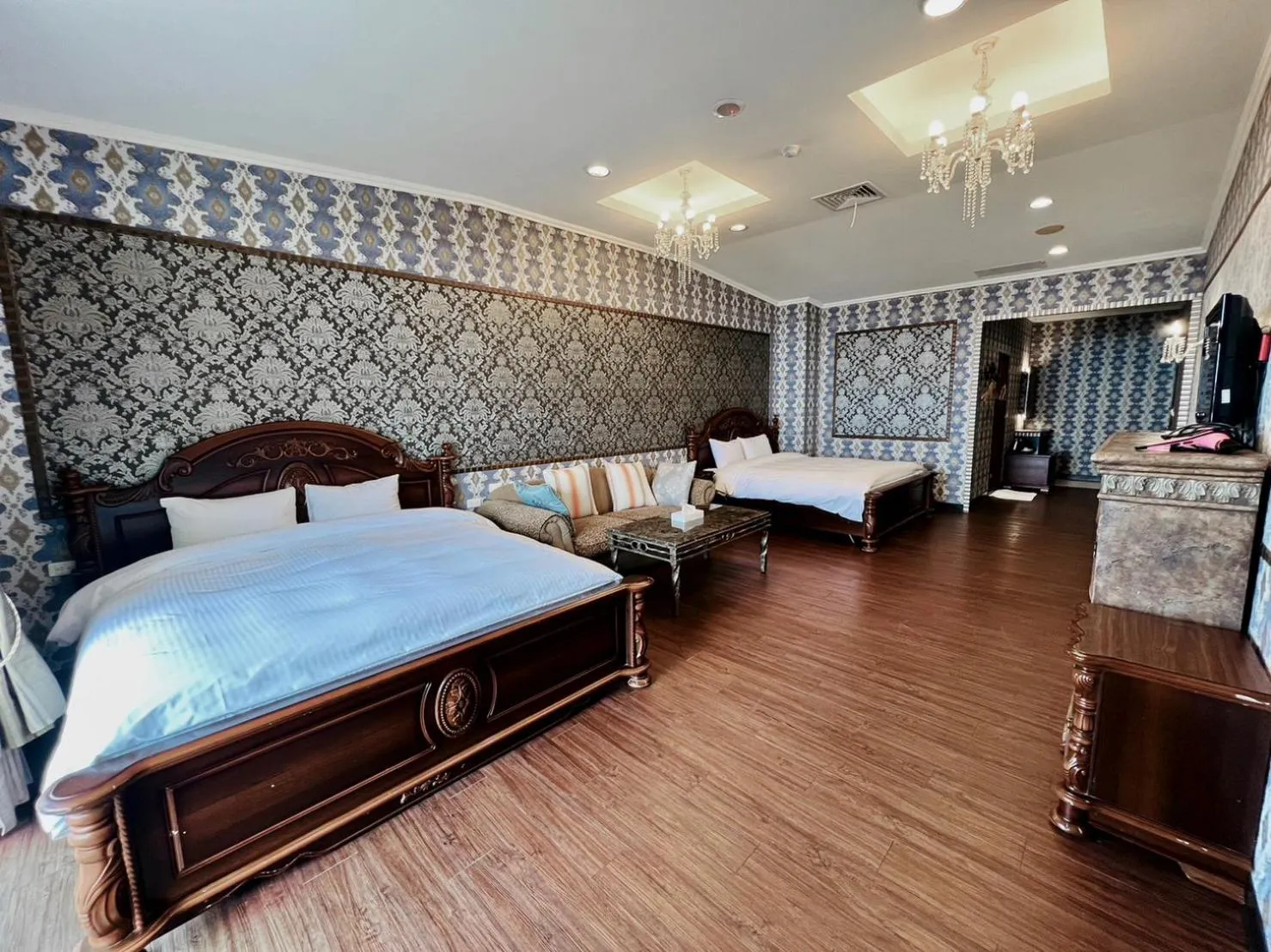 TV and multimedia, Bed in Huis Ten Bosch