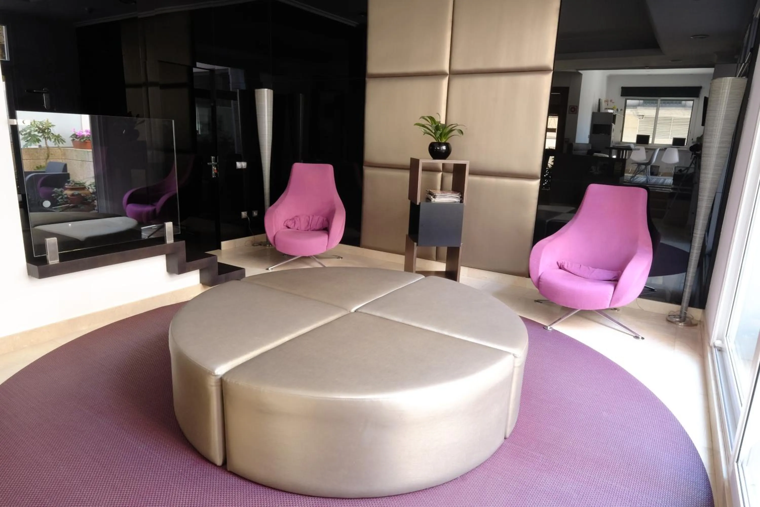 Communal lounge/ TV room in Hotel Vila da Guarda