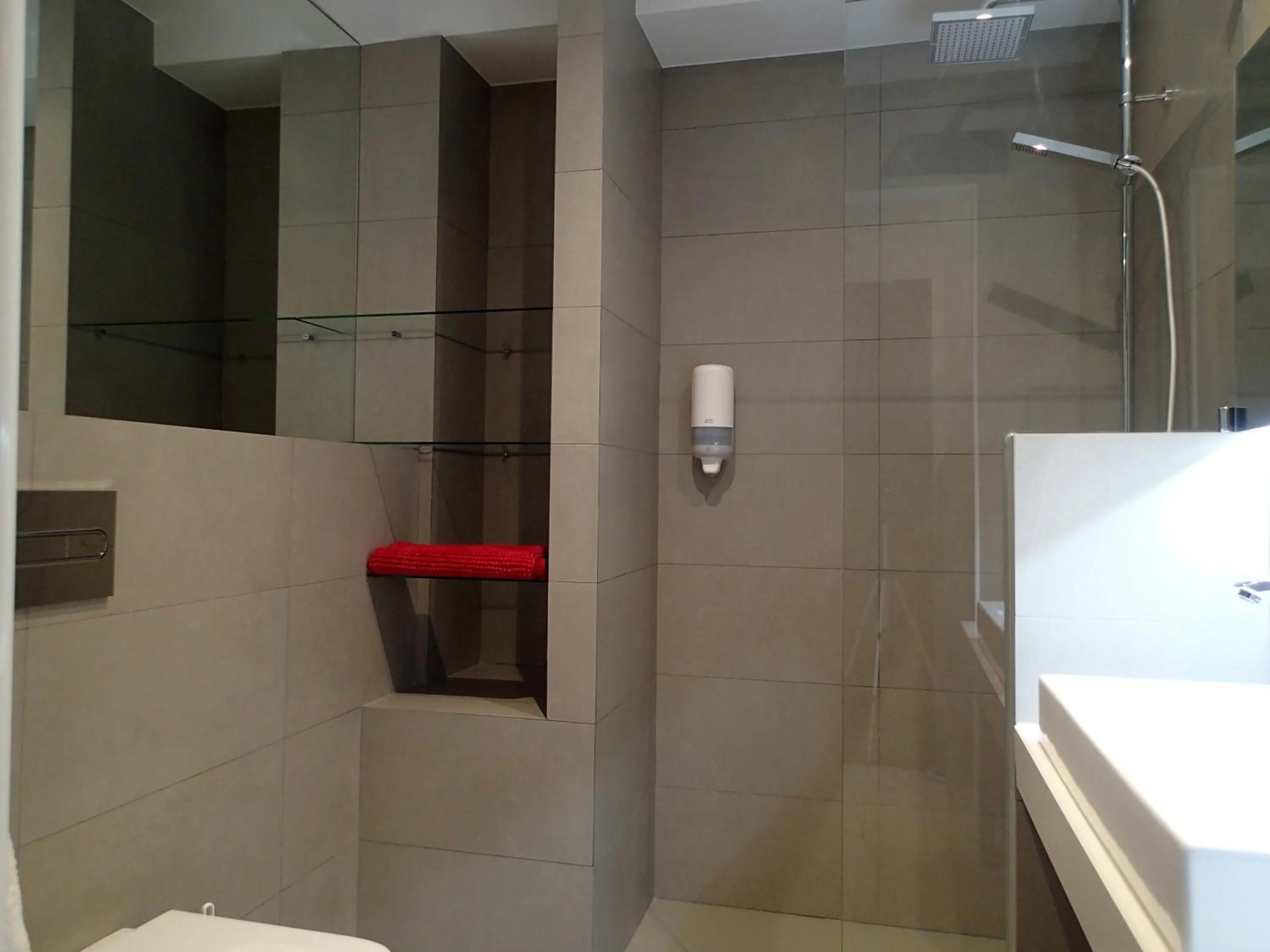 Shower in Hotel Vila da Guarda