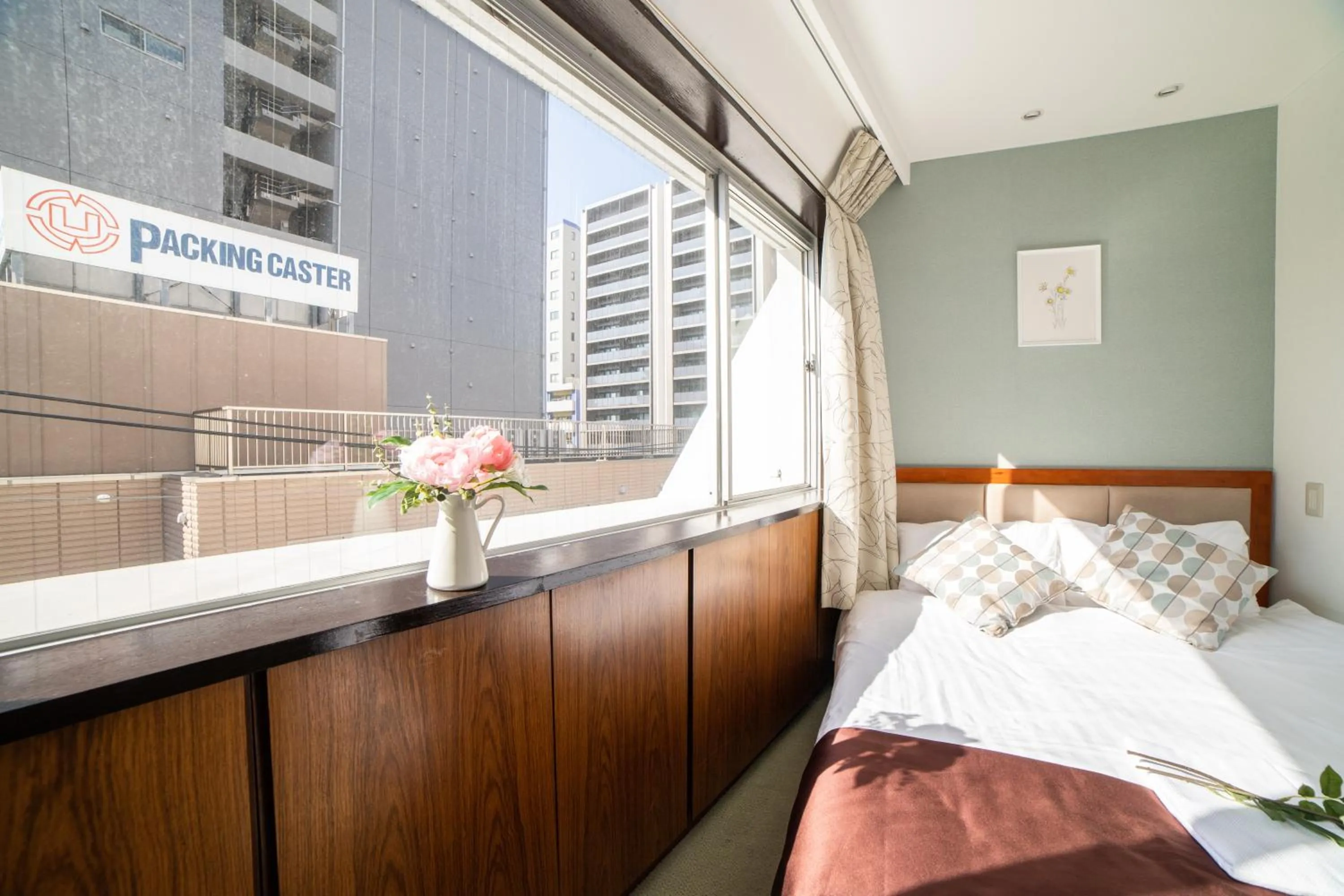 Quiet street view, Bed in Tabata Oji Hotel