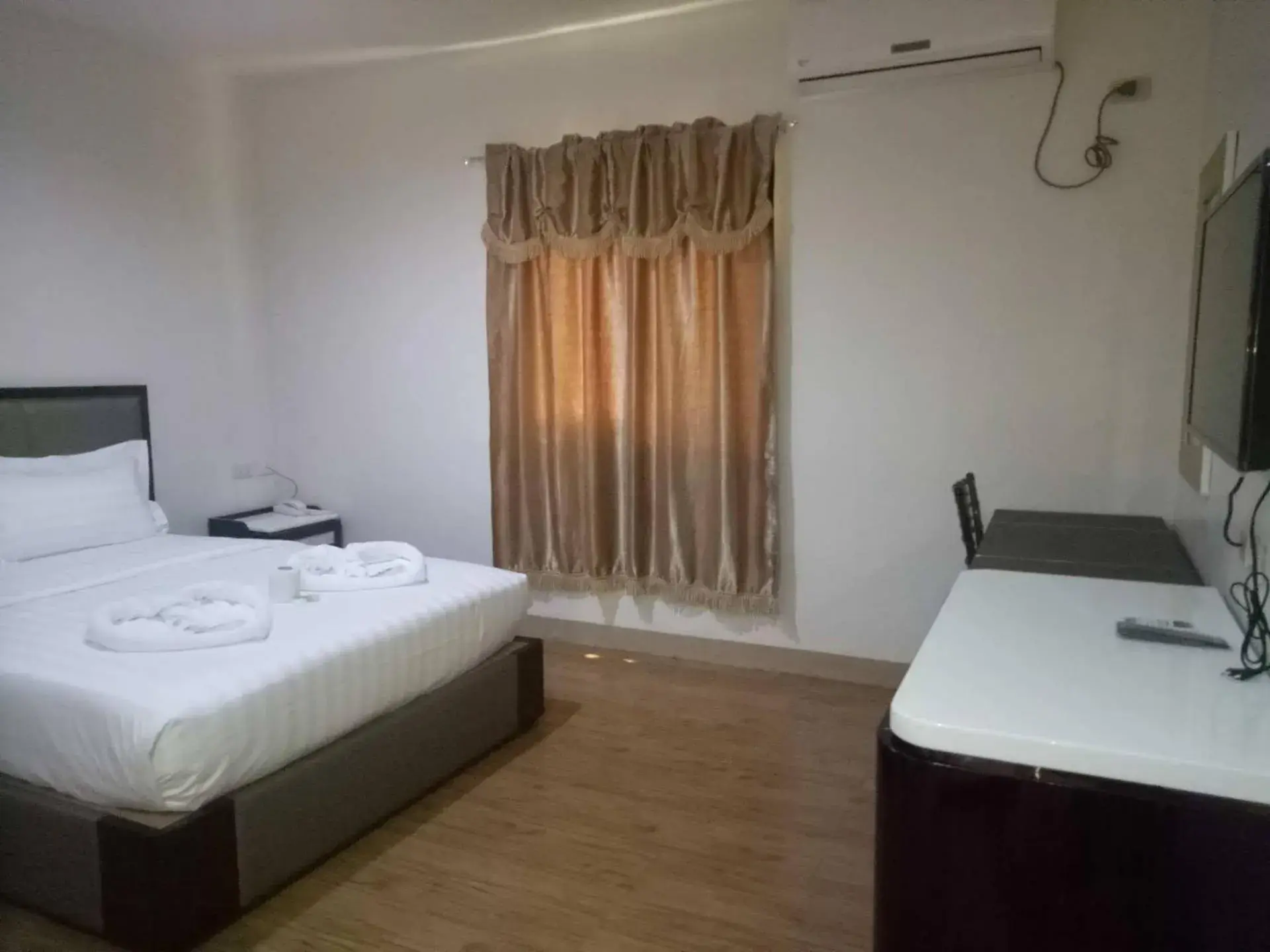 Deluxe Room in Meaco Royal Hotel - Tabaco Deluxe Room in Meaco Royal Hotel - Tabaco