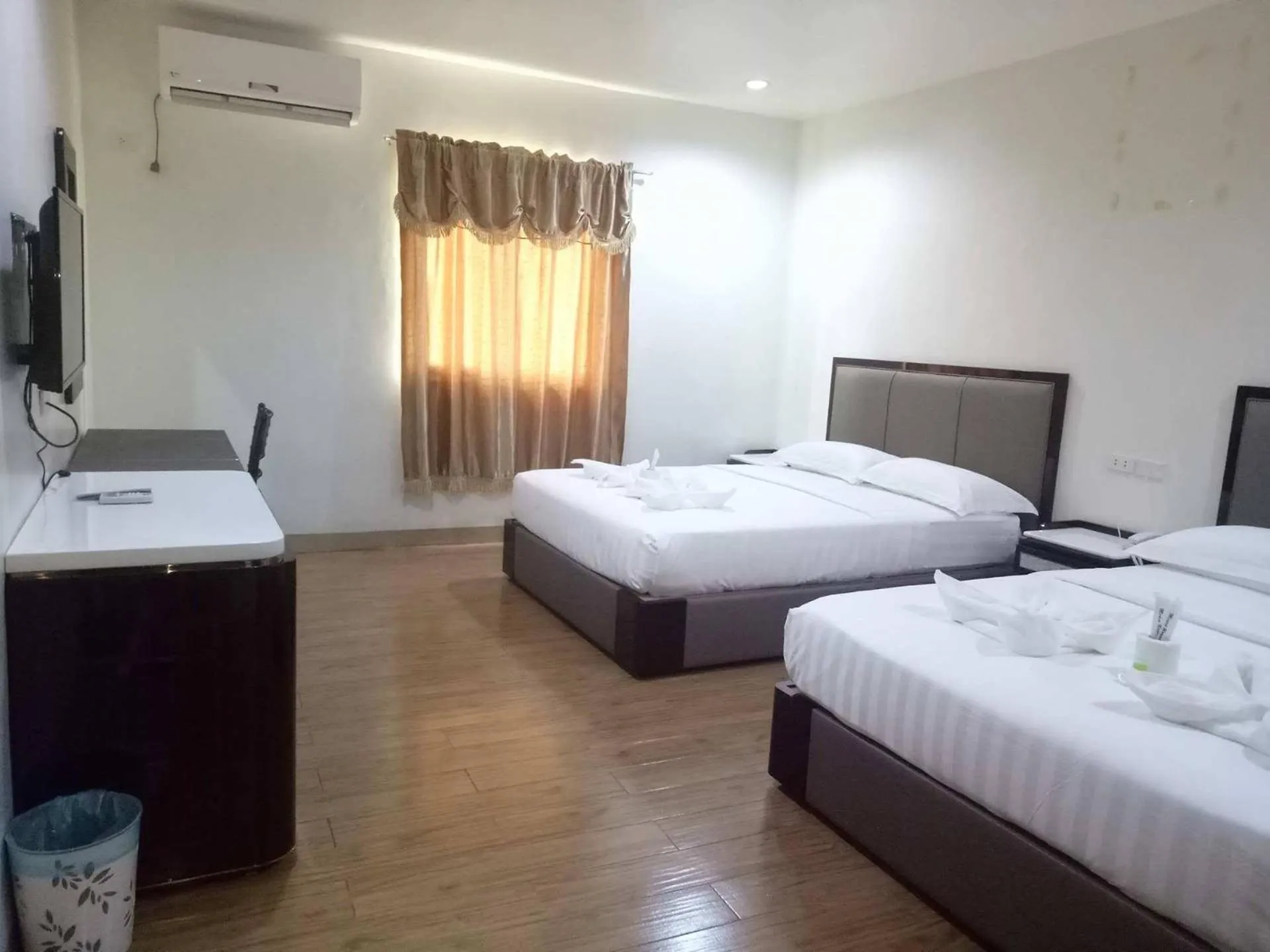 Bed in Meaco Royal Hotel - Tabaco