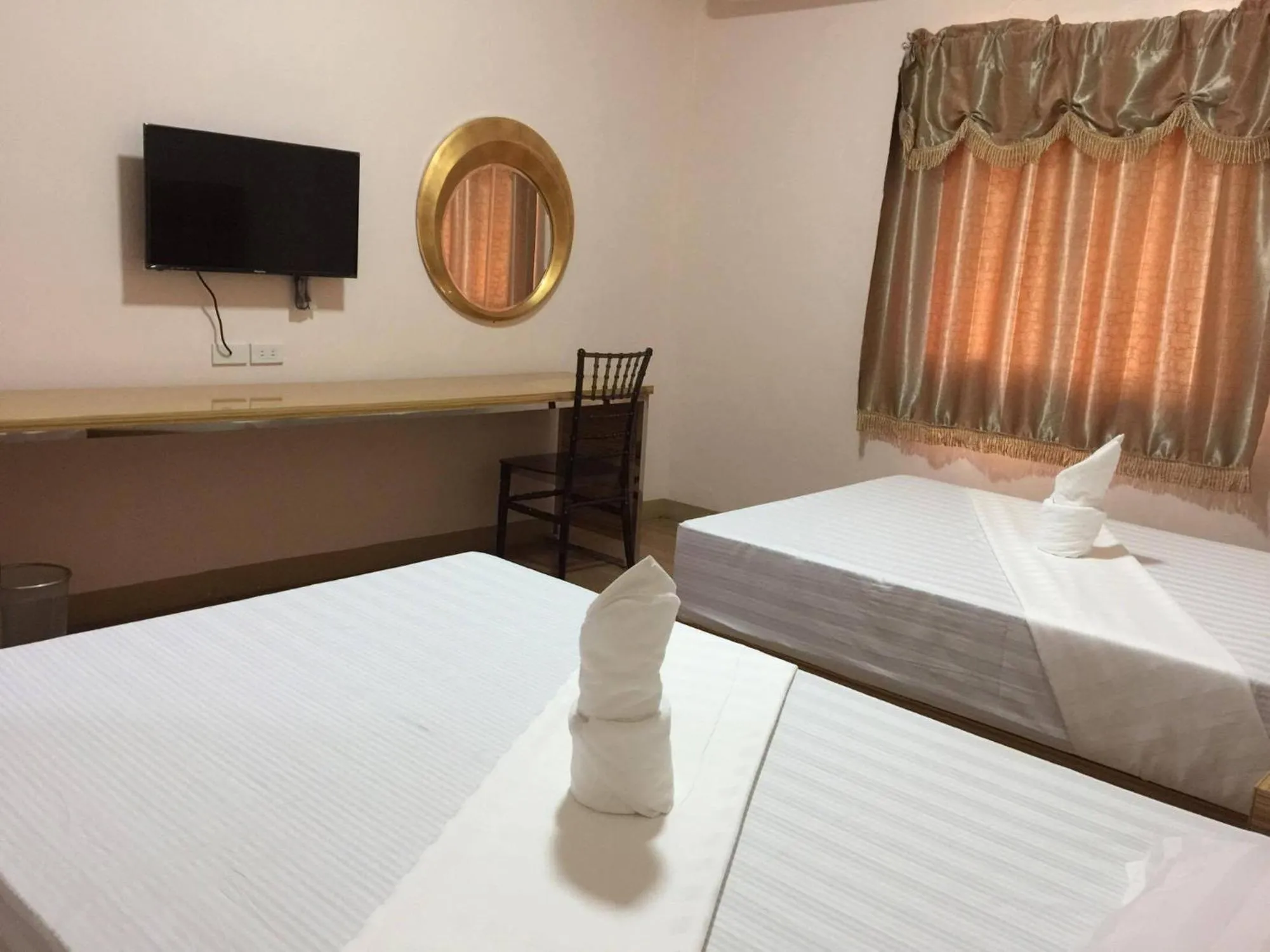 Bed in Meaco Royal Hotel - Lipa