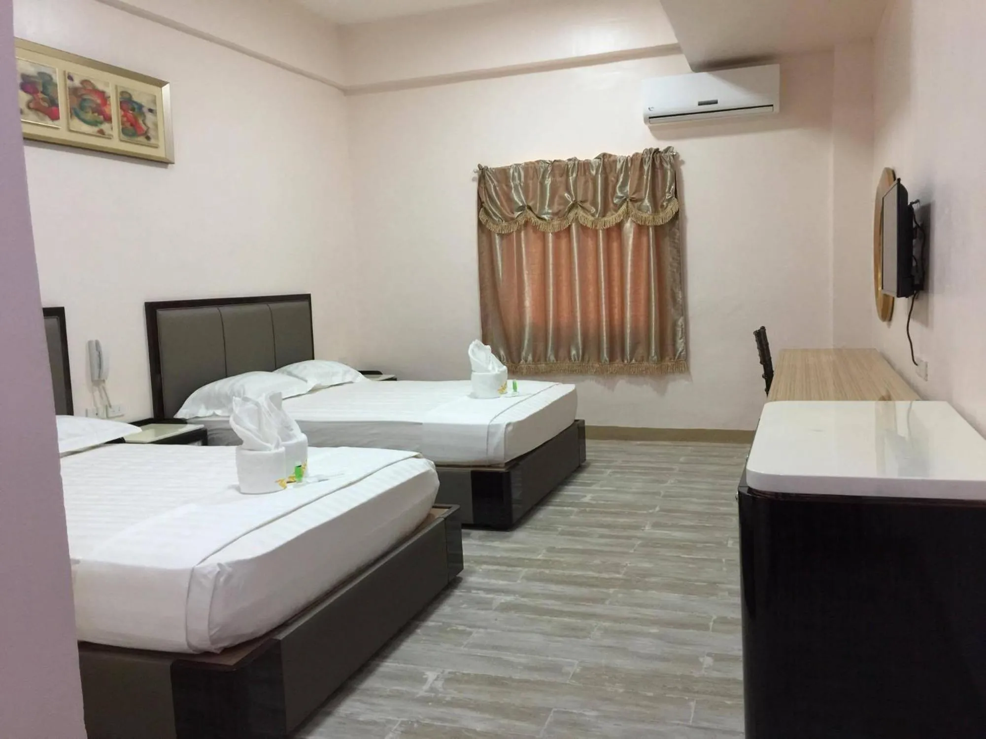 Bed in Meaco Royal Hotel - Lipa