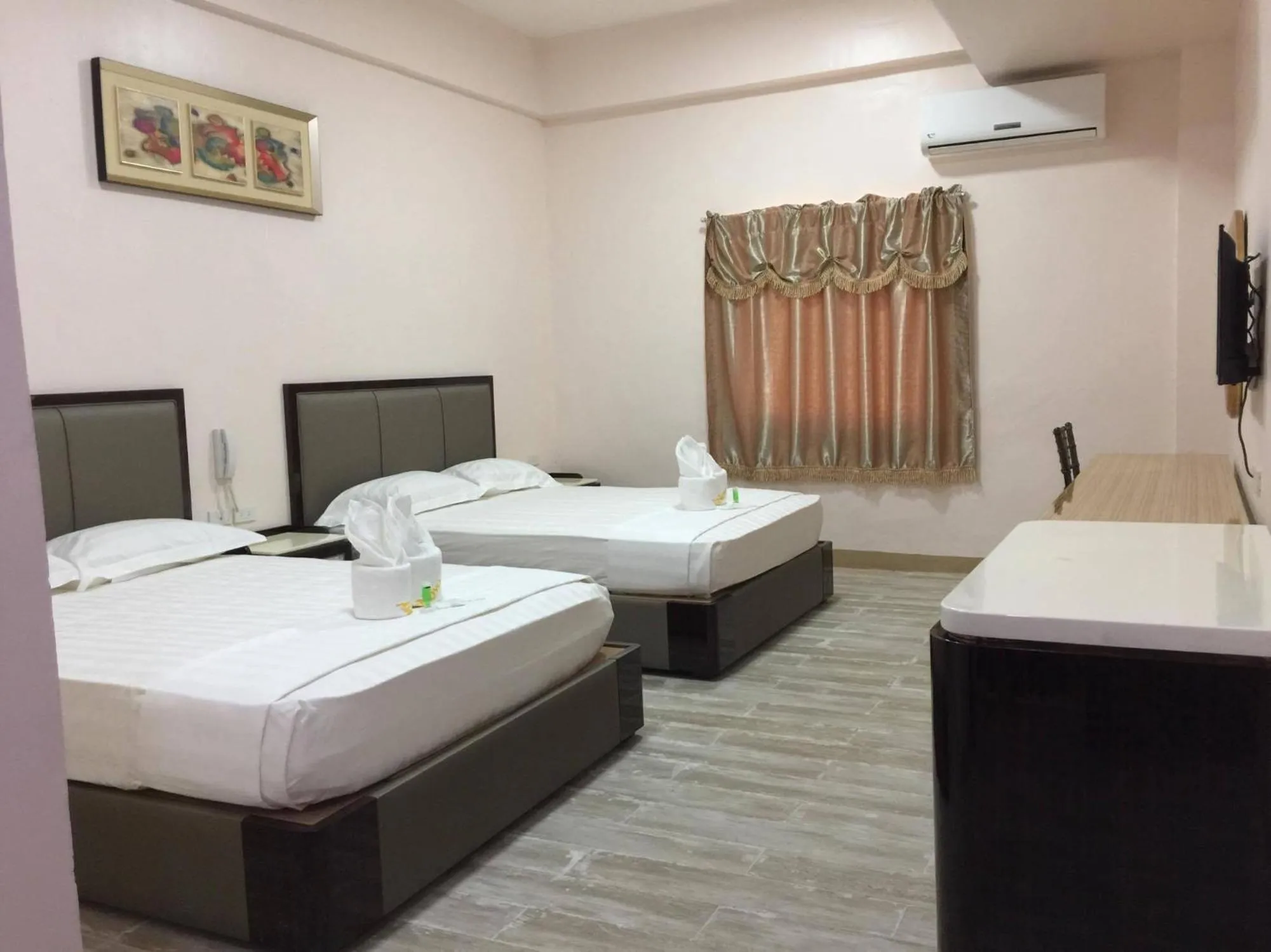 Bed in Meaco Royal Hotel - Lipa