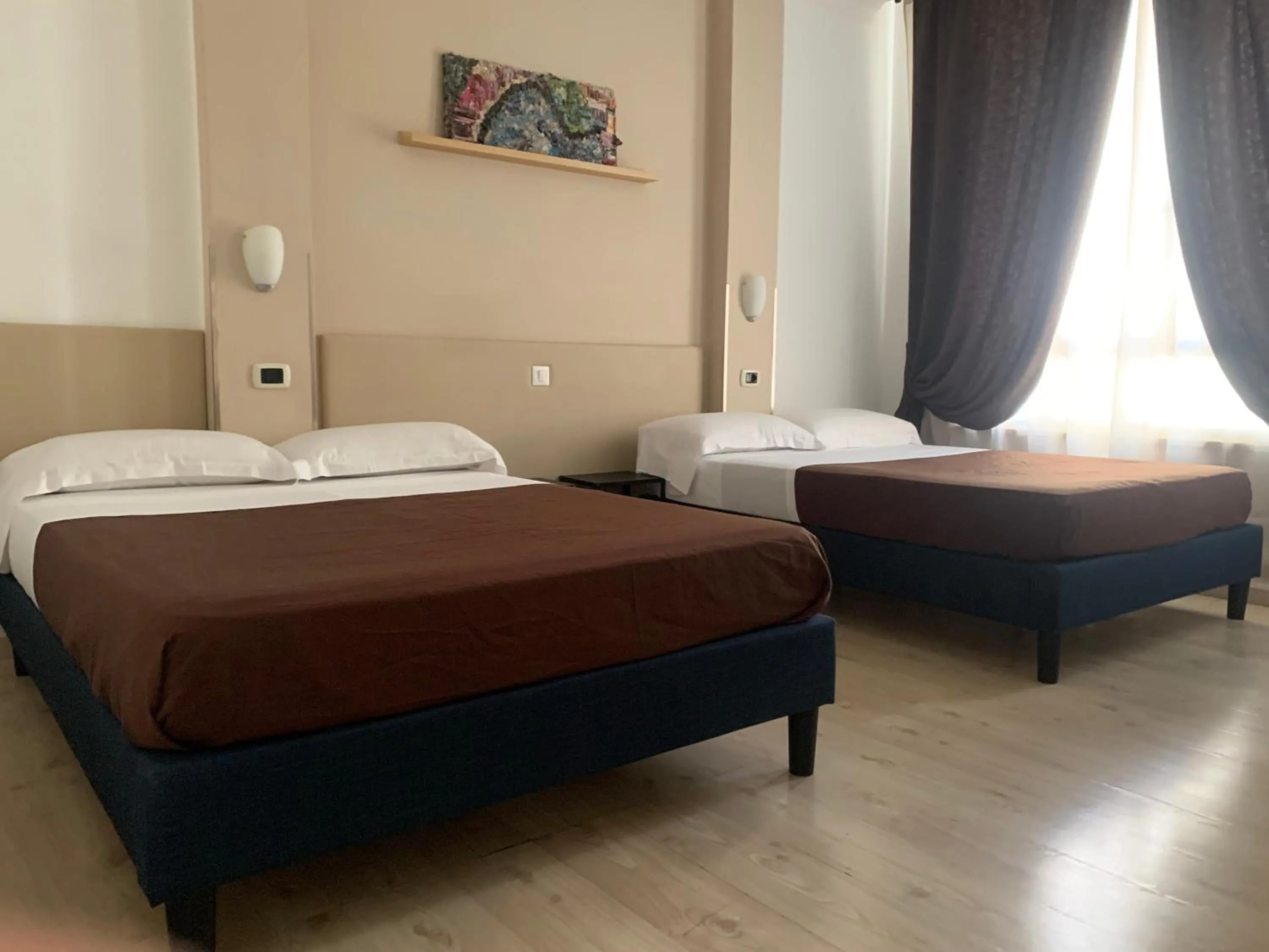 Photo of the whole room, Bed in Hotel Indipendenza