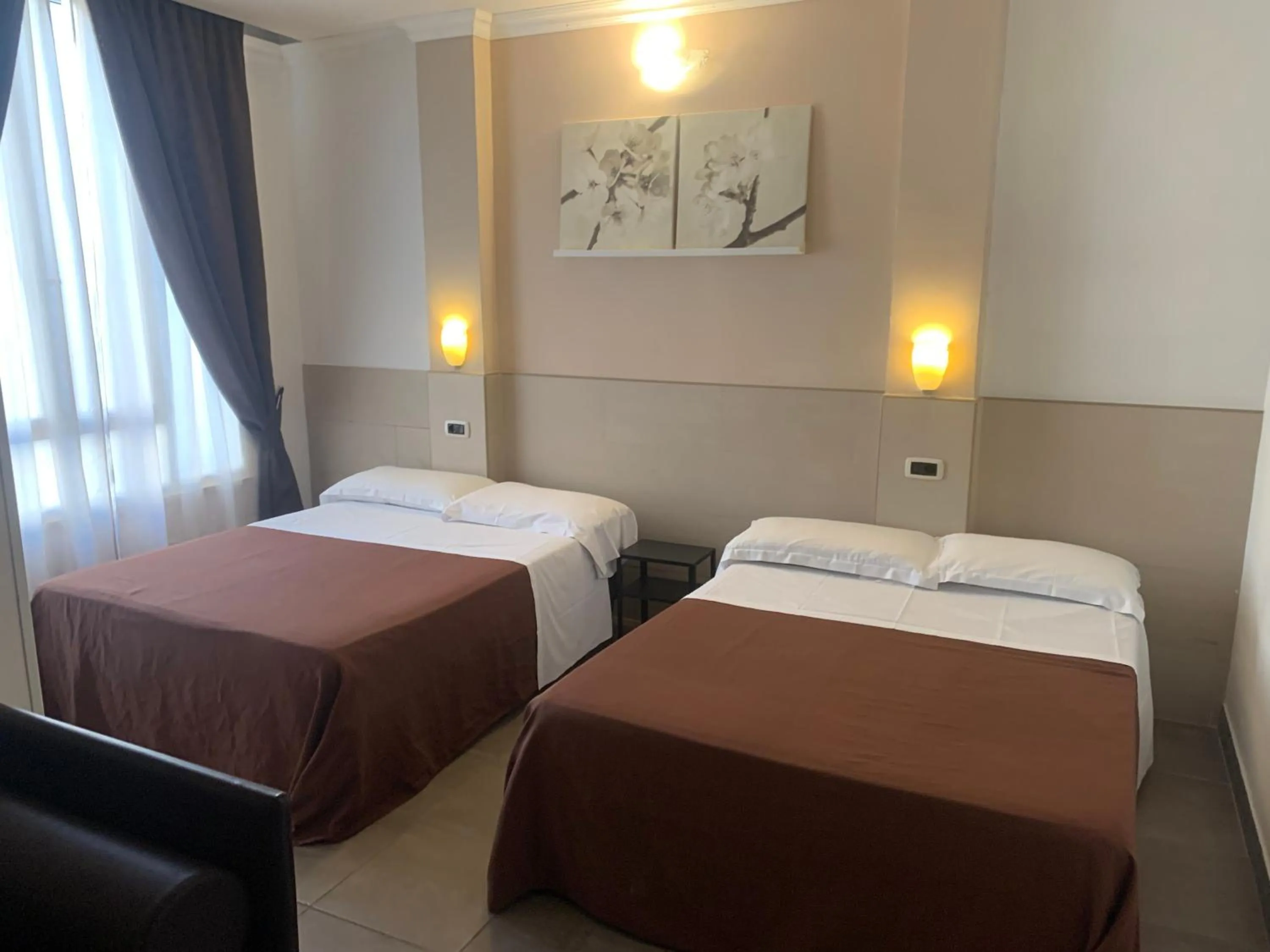 View (from property/room), Bed in Hotel Indipendenza