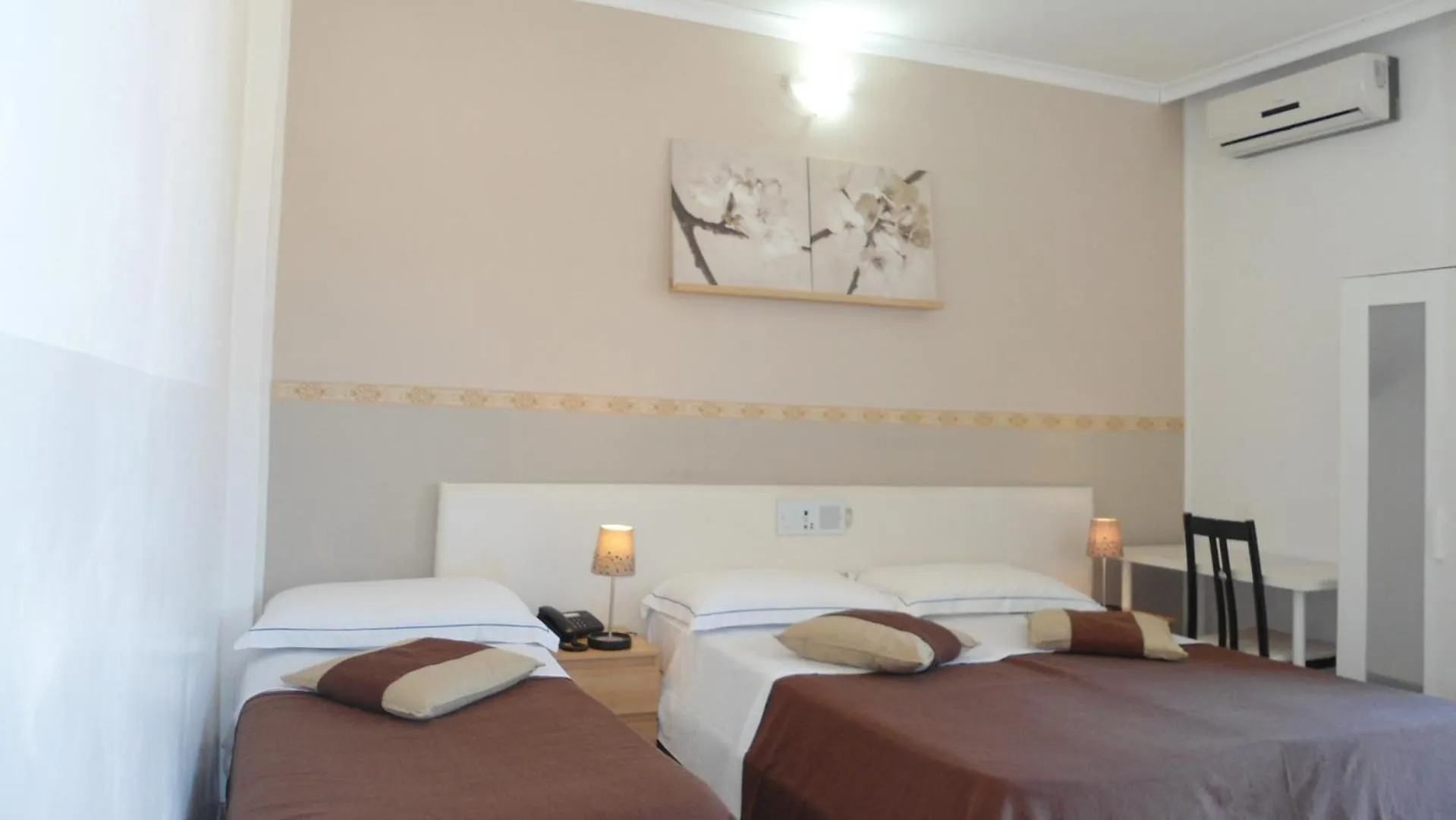 Bed in Hotel Indipendenza