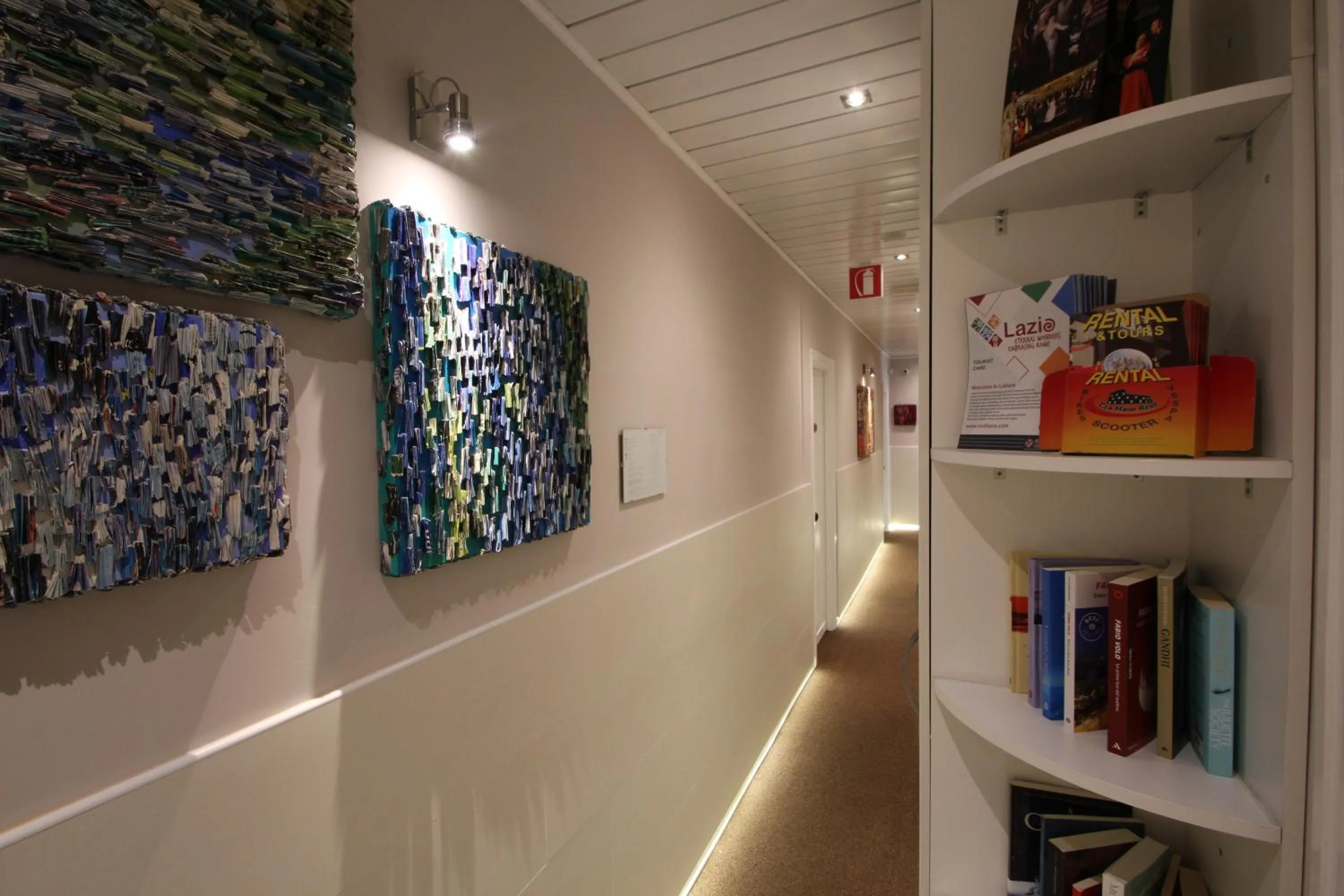 Library in Hotel Indipendenza