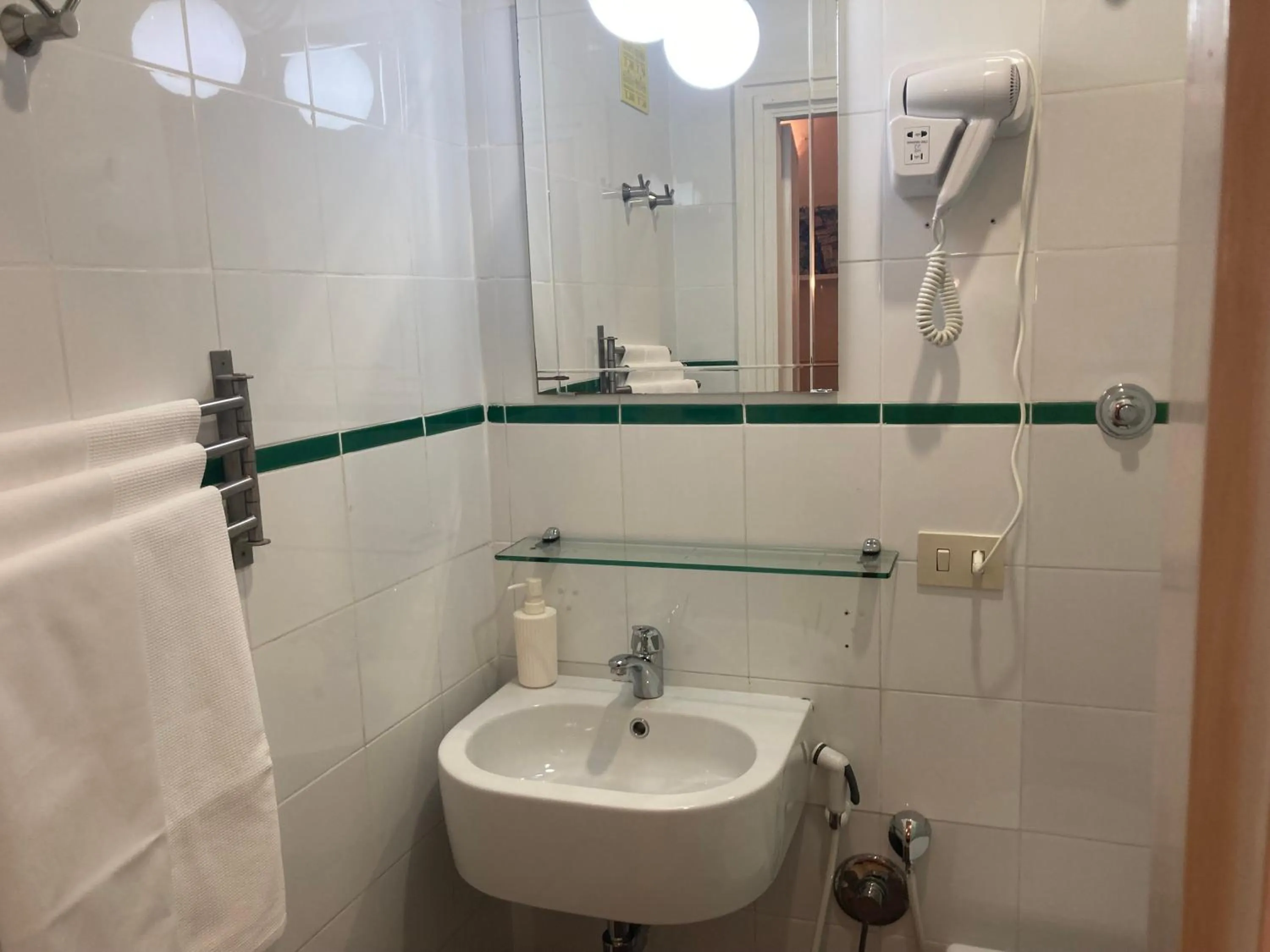 Bathroom in Hotel Indipendenza