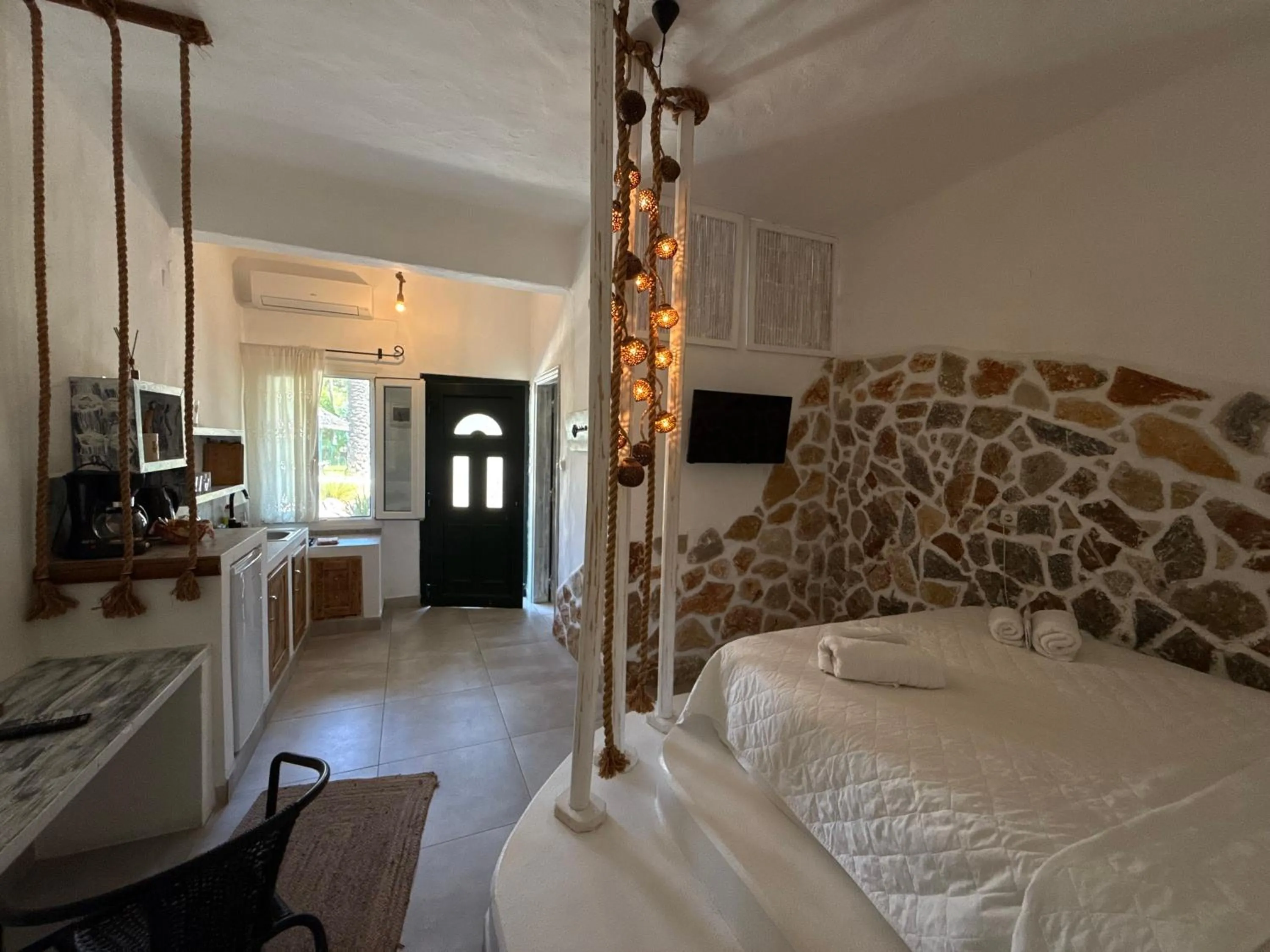 Bedroom, Bed in Atlazia Suites