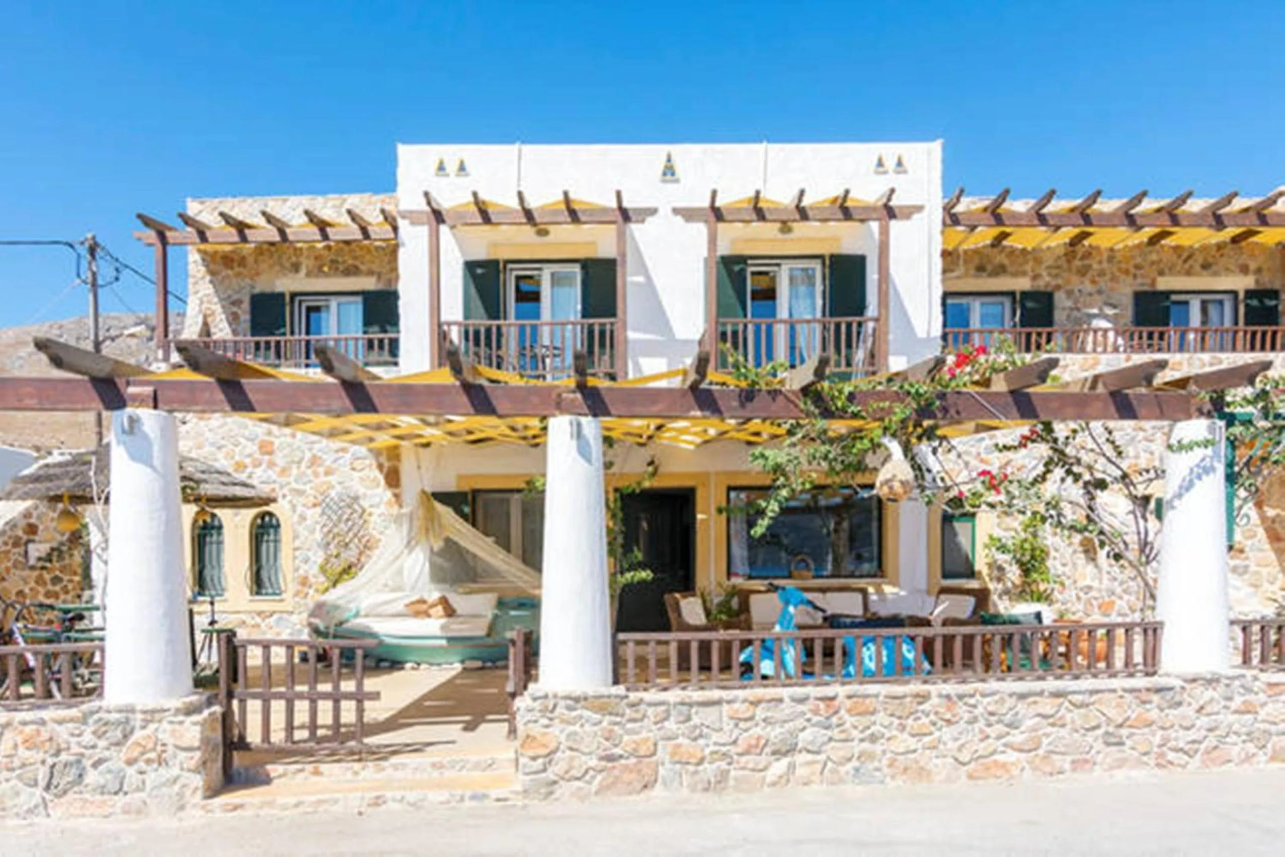 Facade/entrance in Atlazia Suites