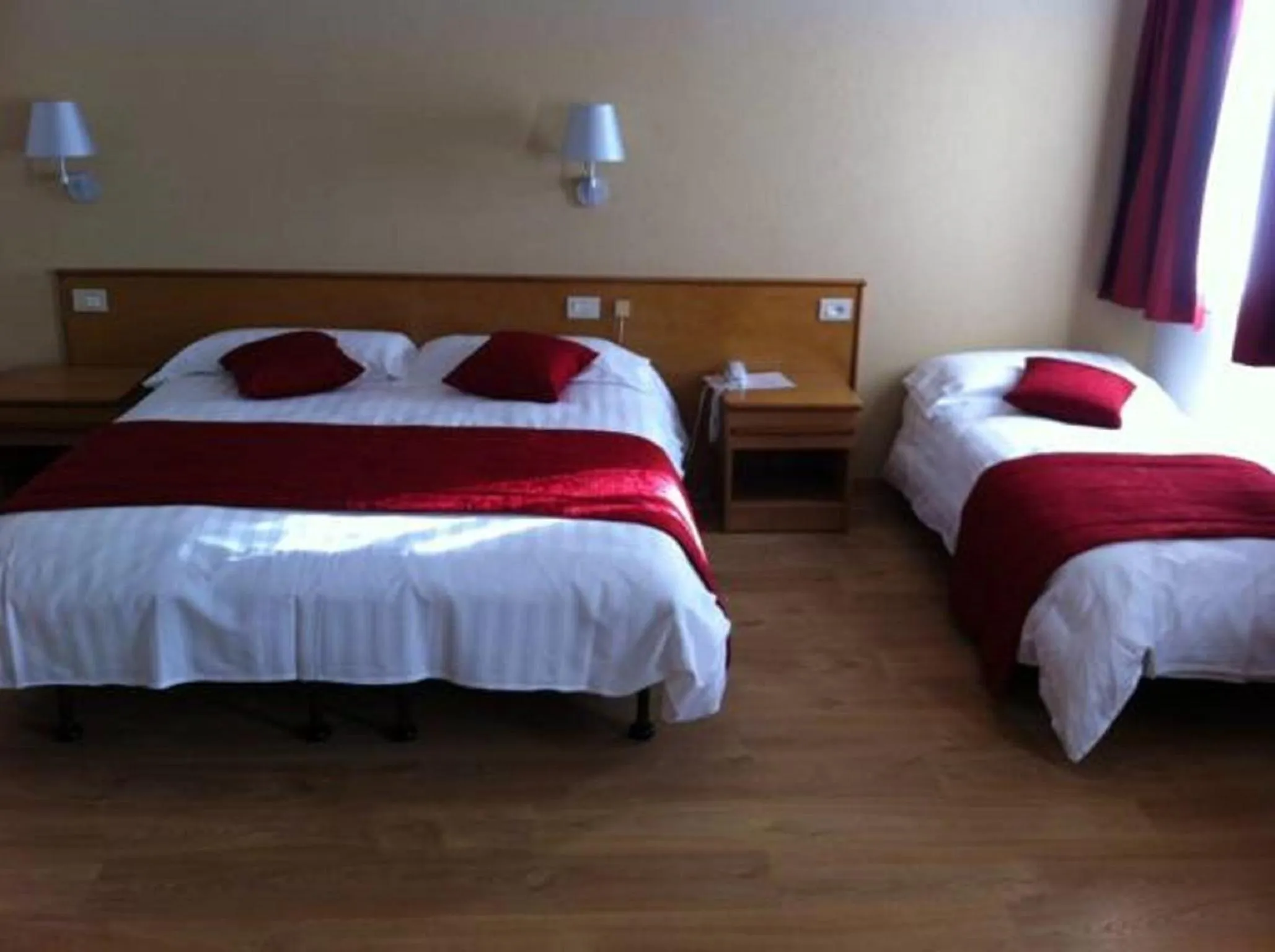 Shower, Bed in Grand Hotel Miramonti